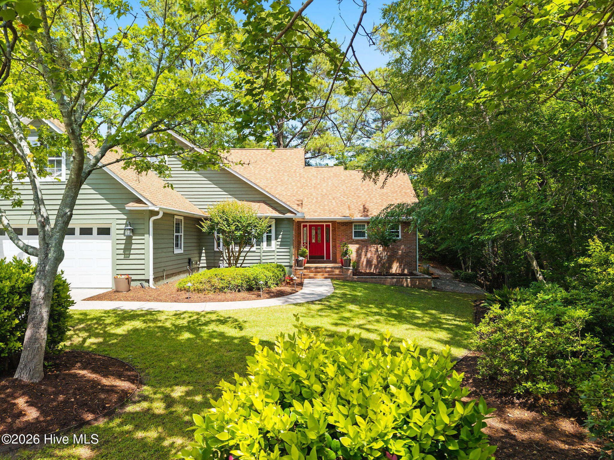 2490 Glen Drive Property Photo 6