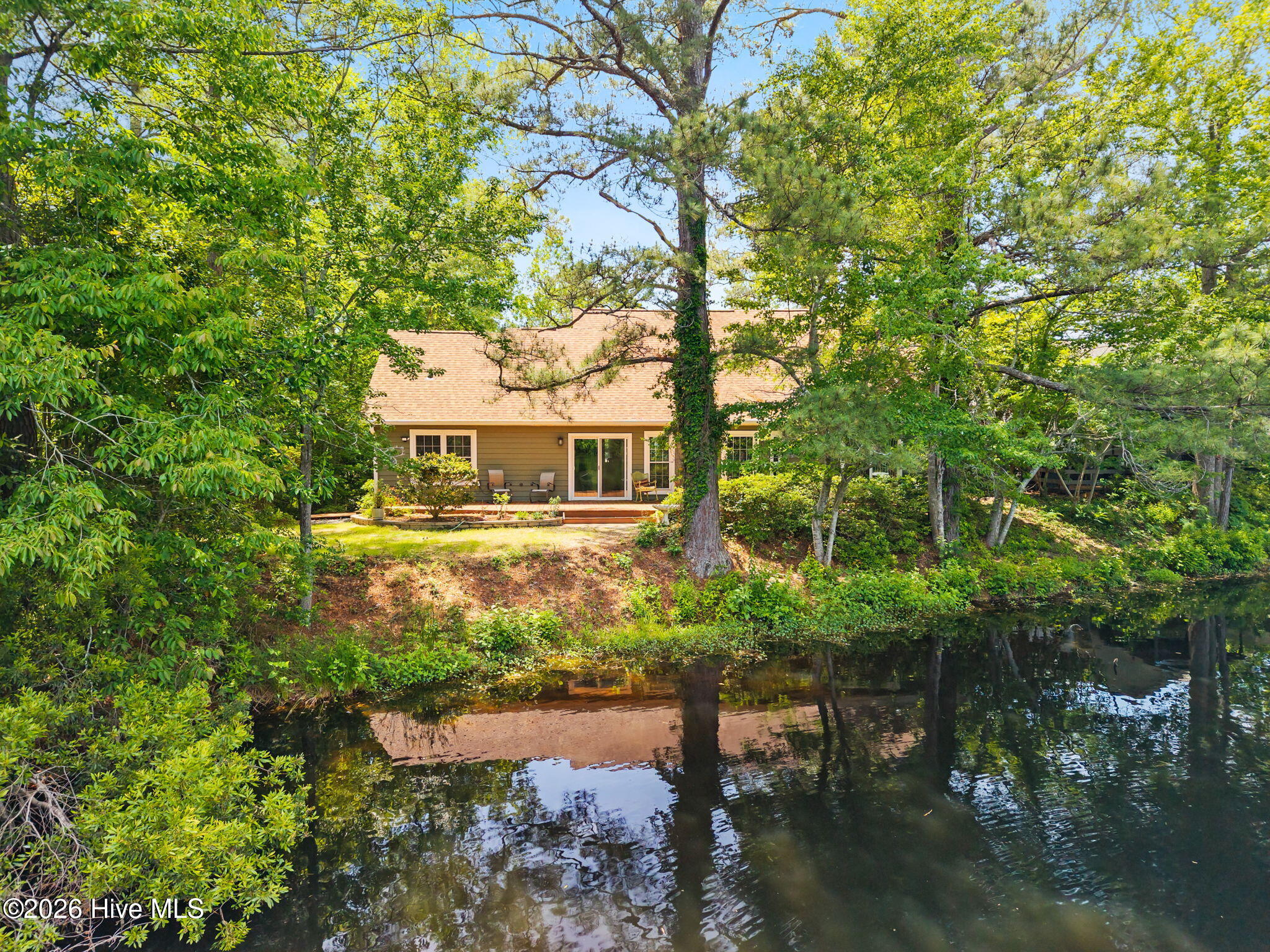 2490 Glen Drive Property Photo 10