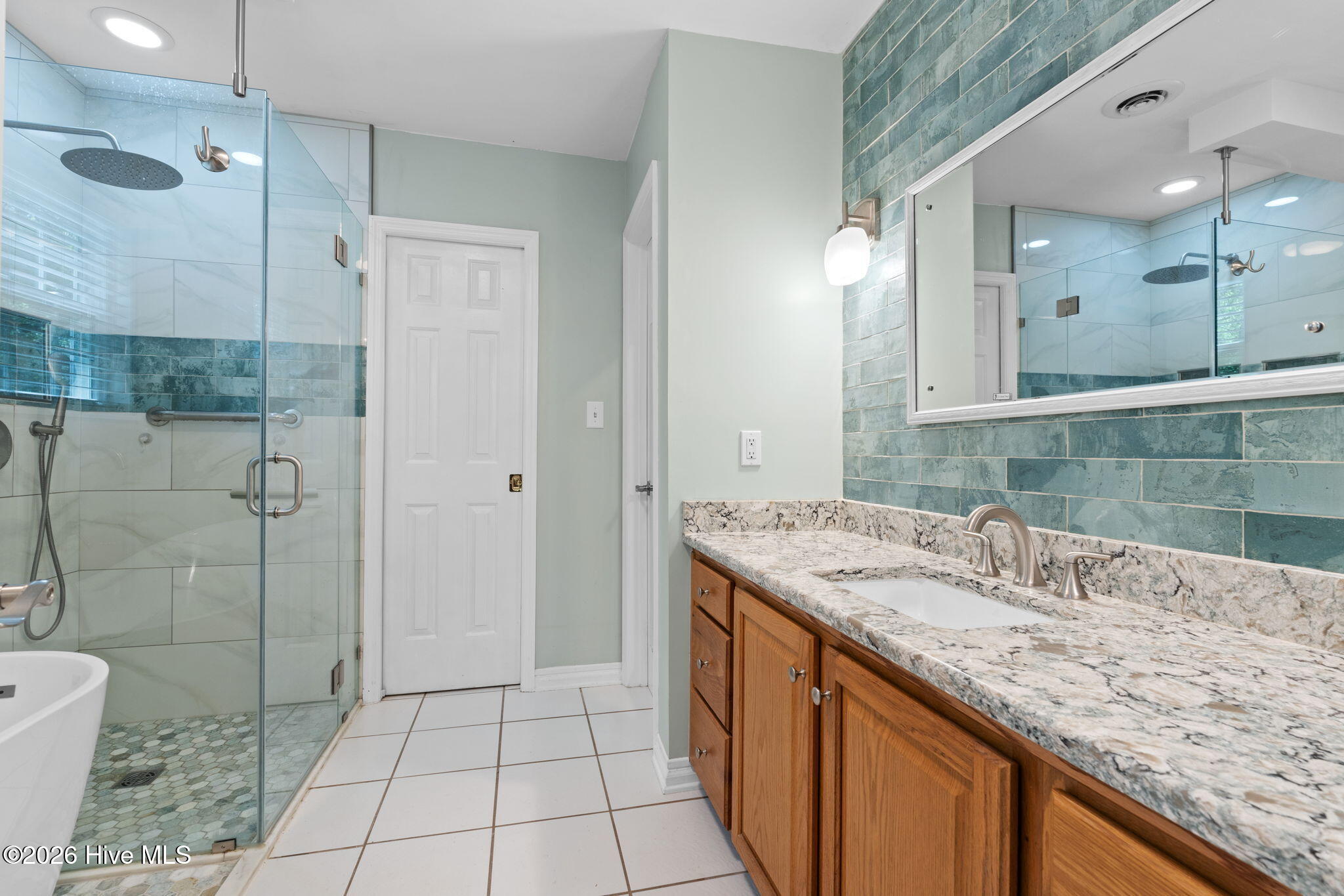 2490 Glen Drive Property Photo 44