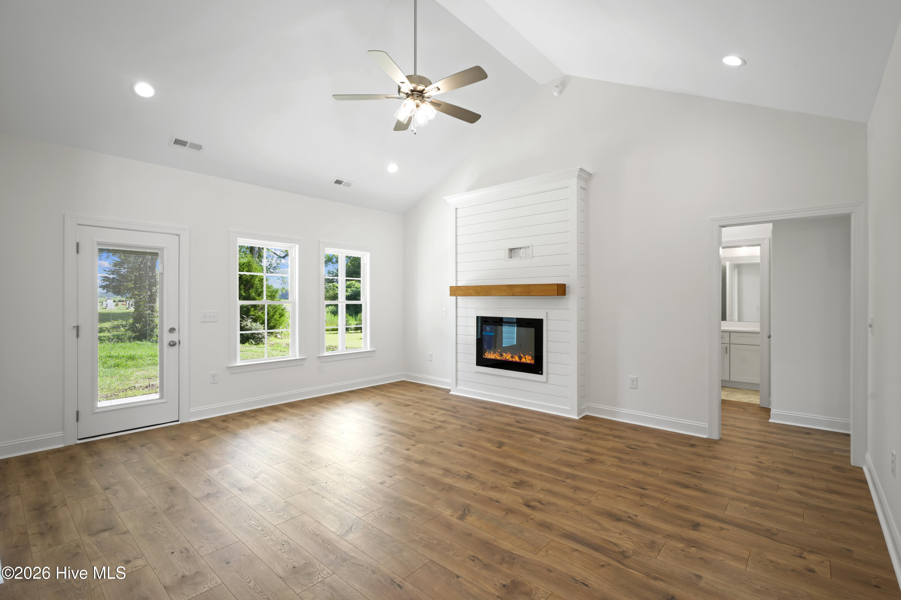 507 N Hillandale Drive Property Photo 12