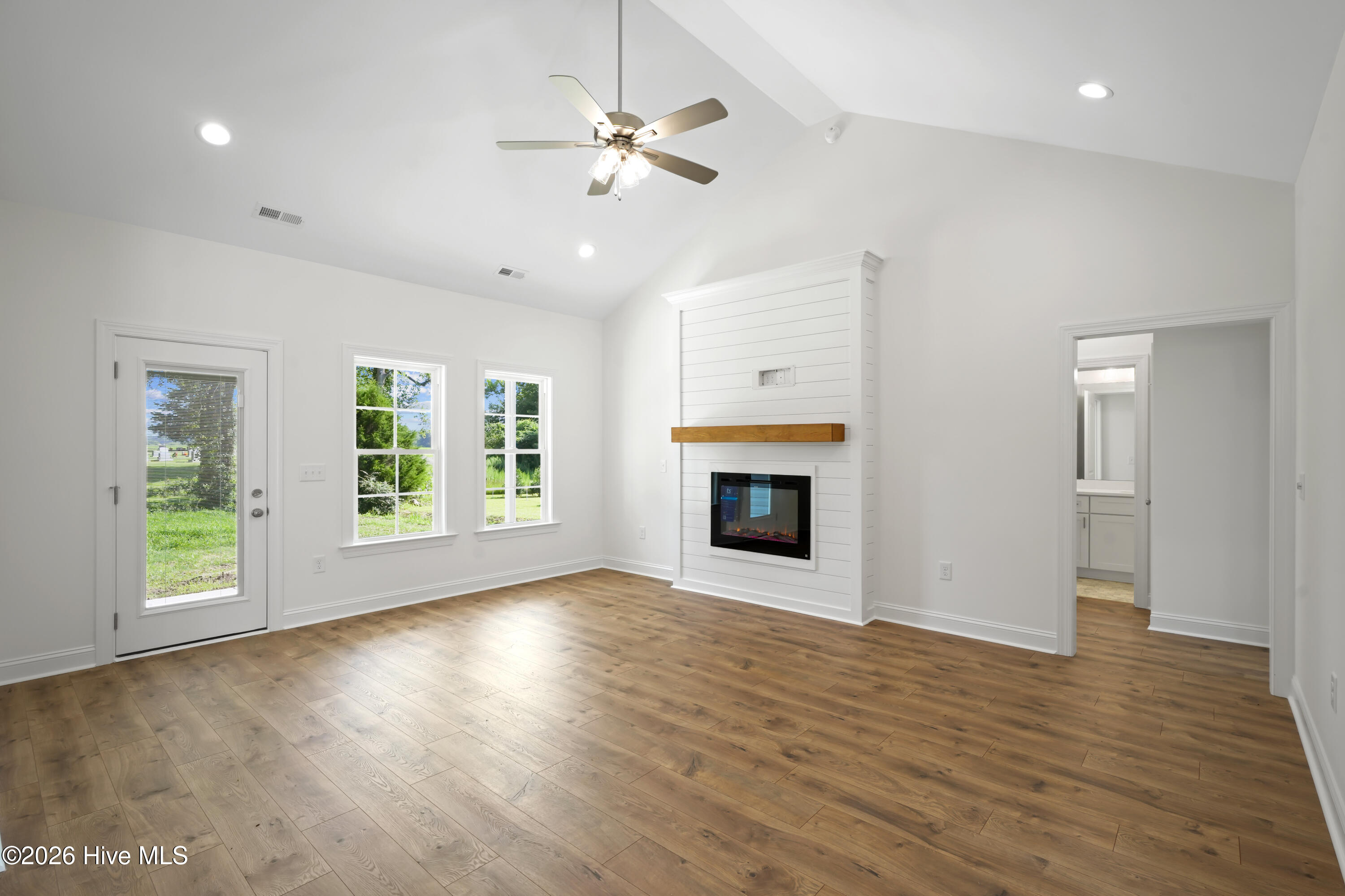 507 N Hillandale Drive Property Photo 13