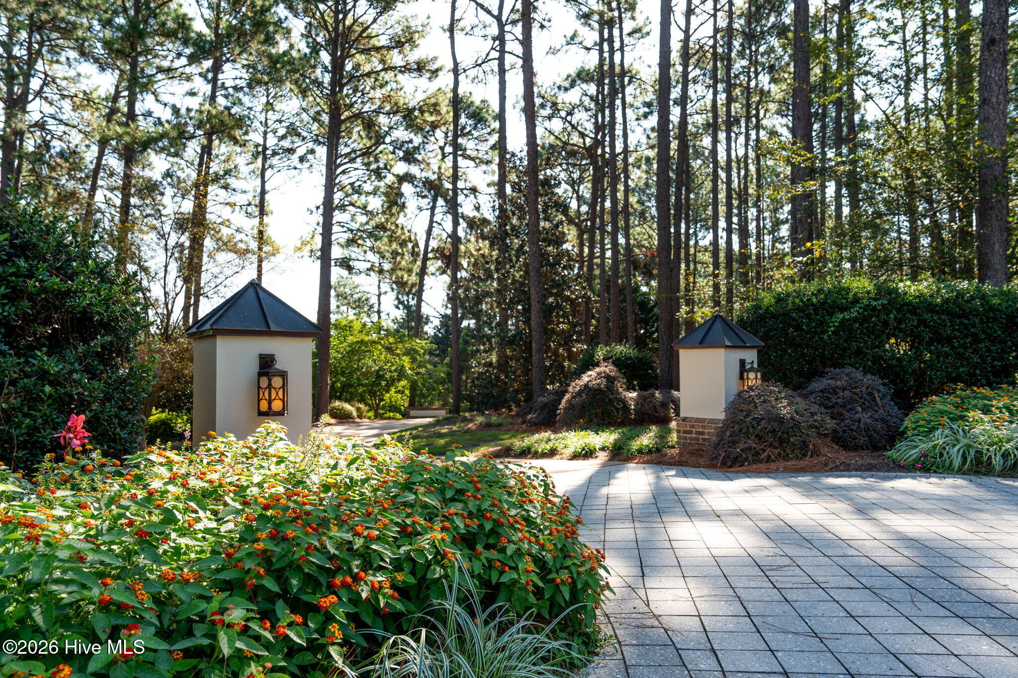 475 Lake Dornoch Drive Property Photo 2