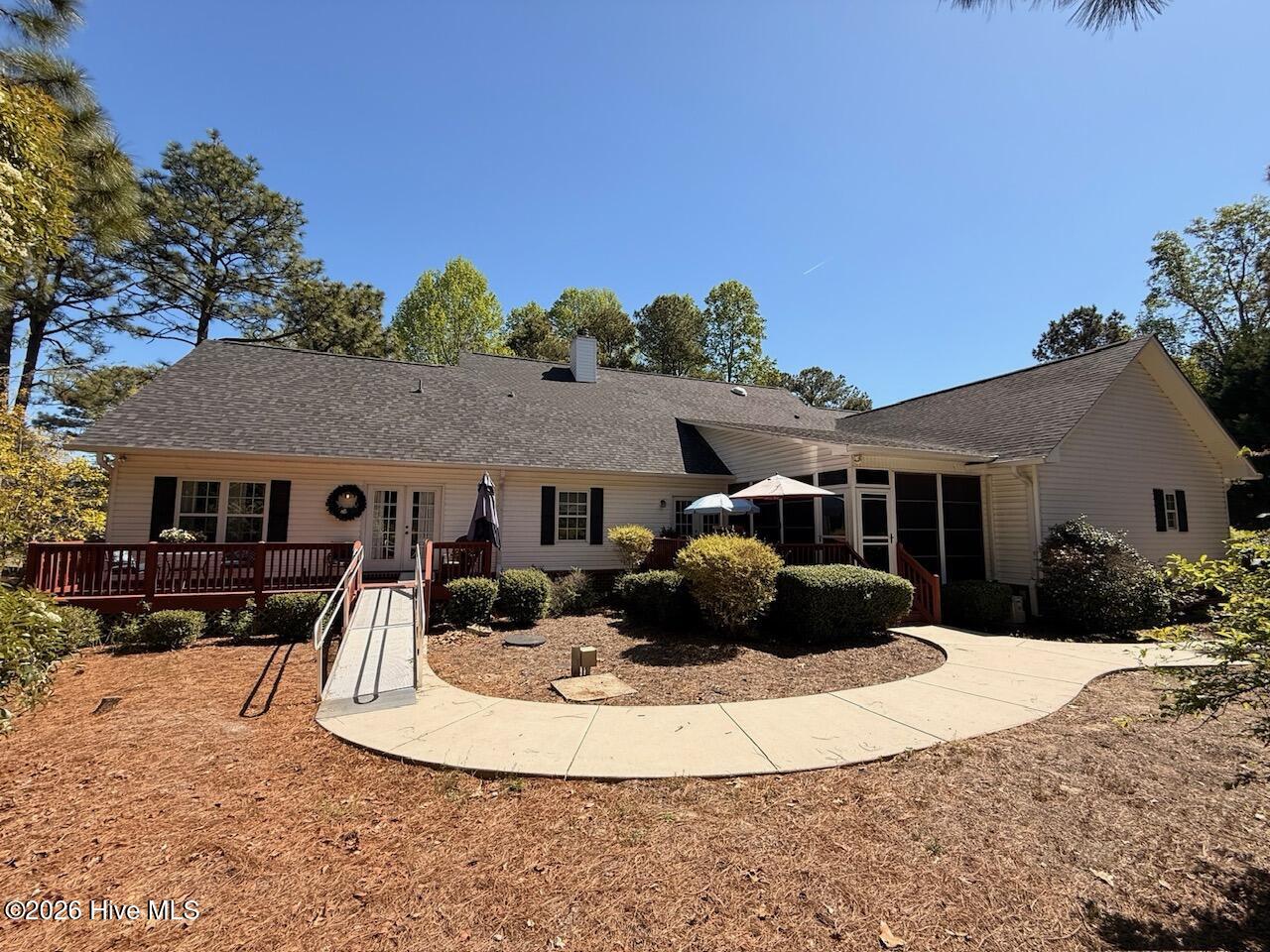 109 Sweetbriar Court Property Photo 4