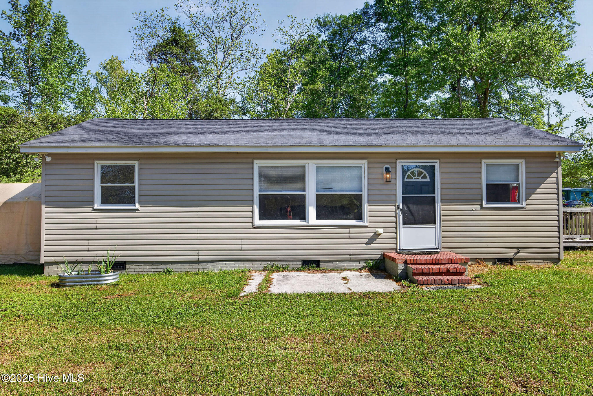 555 Cedar Street Property Photo 1