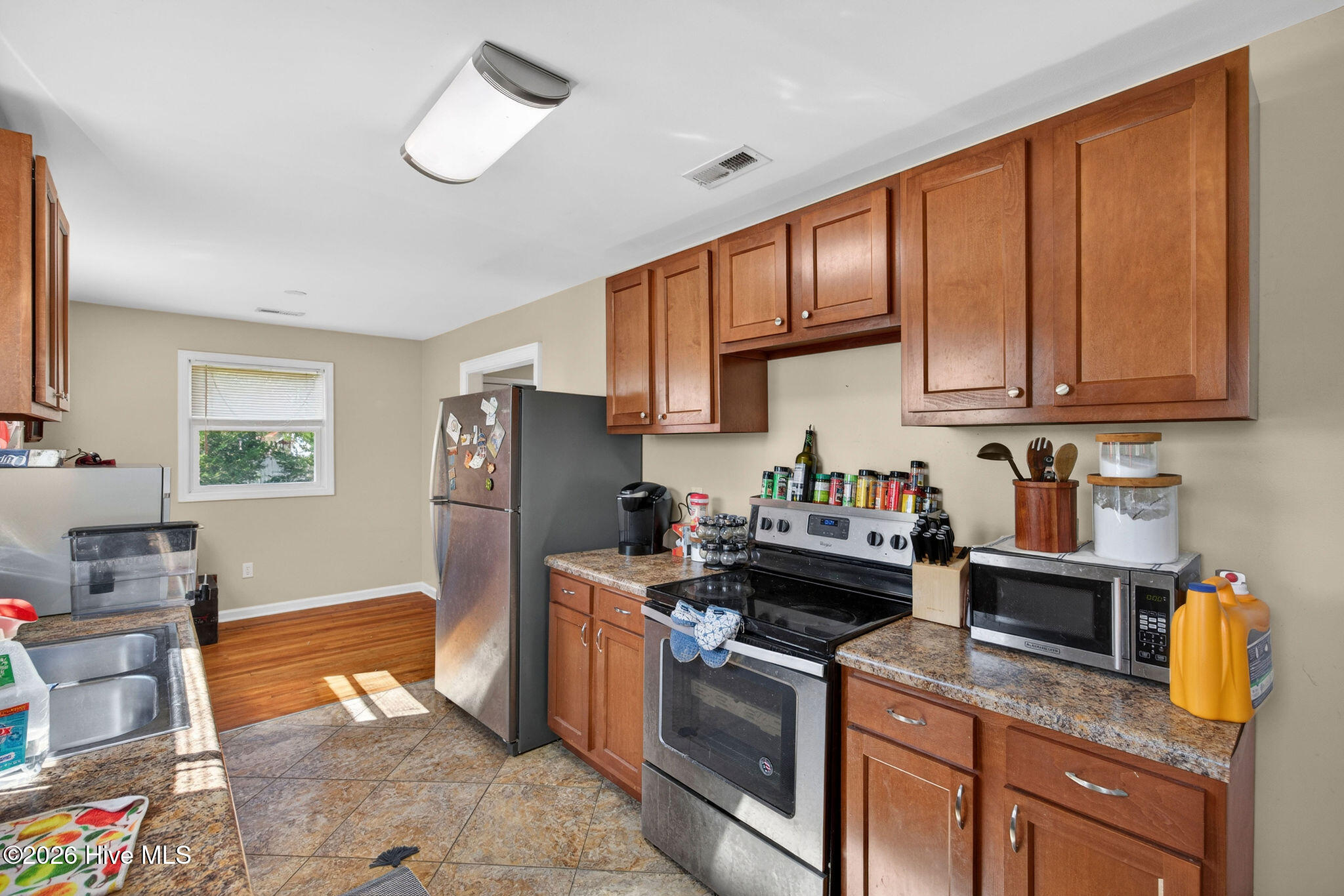 555 Cedar Street Property Photo 15