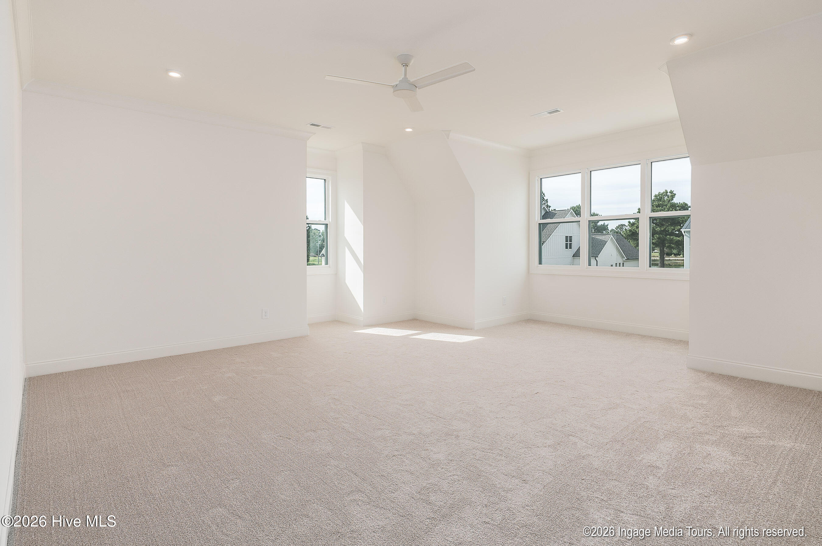 16 Pinewood Cove Property Photo 20