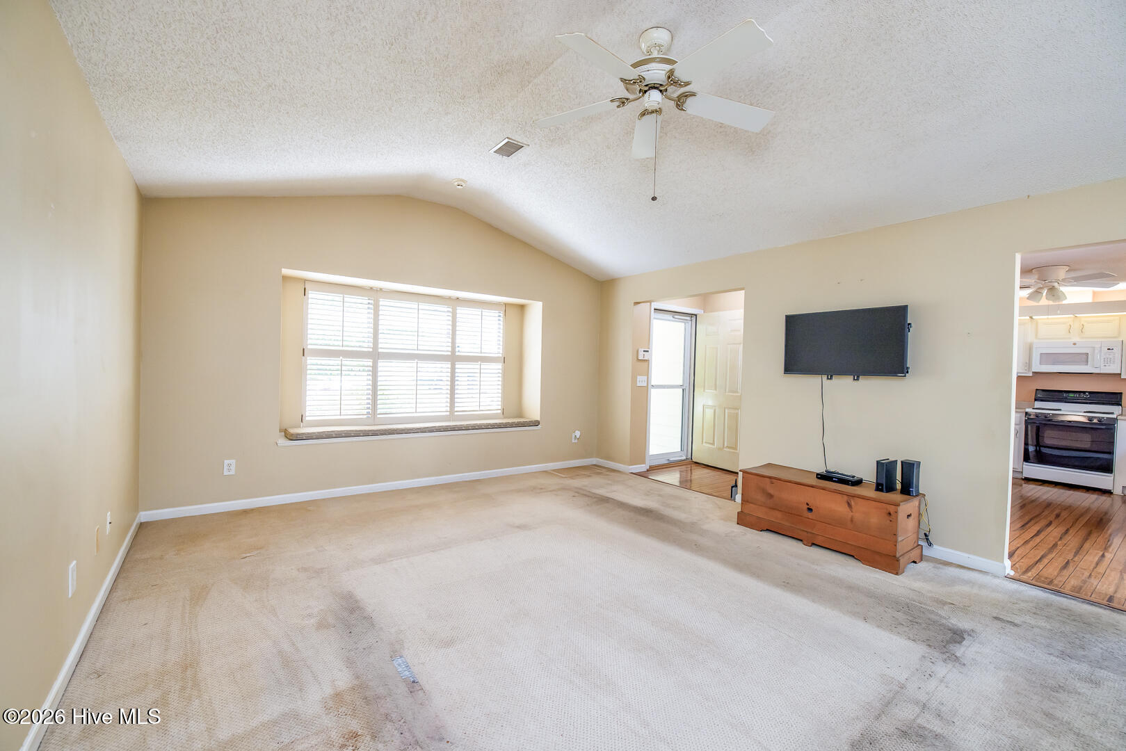 948 Birch Creek Drive Property Photo 8