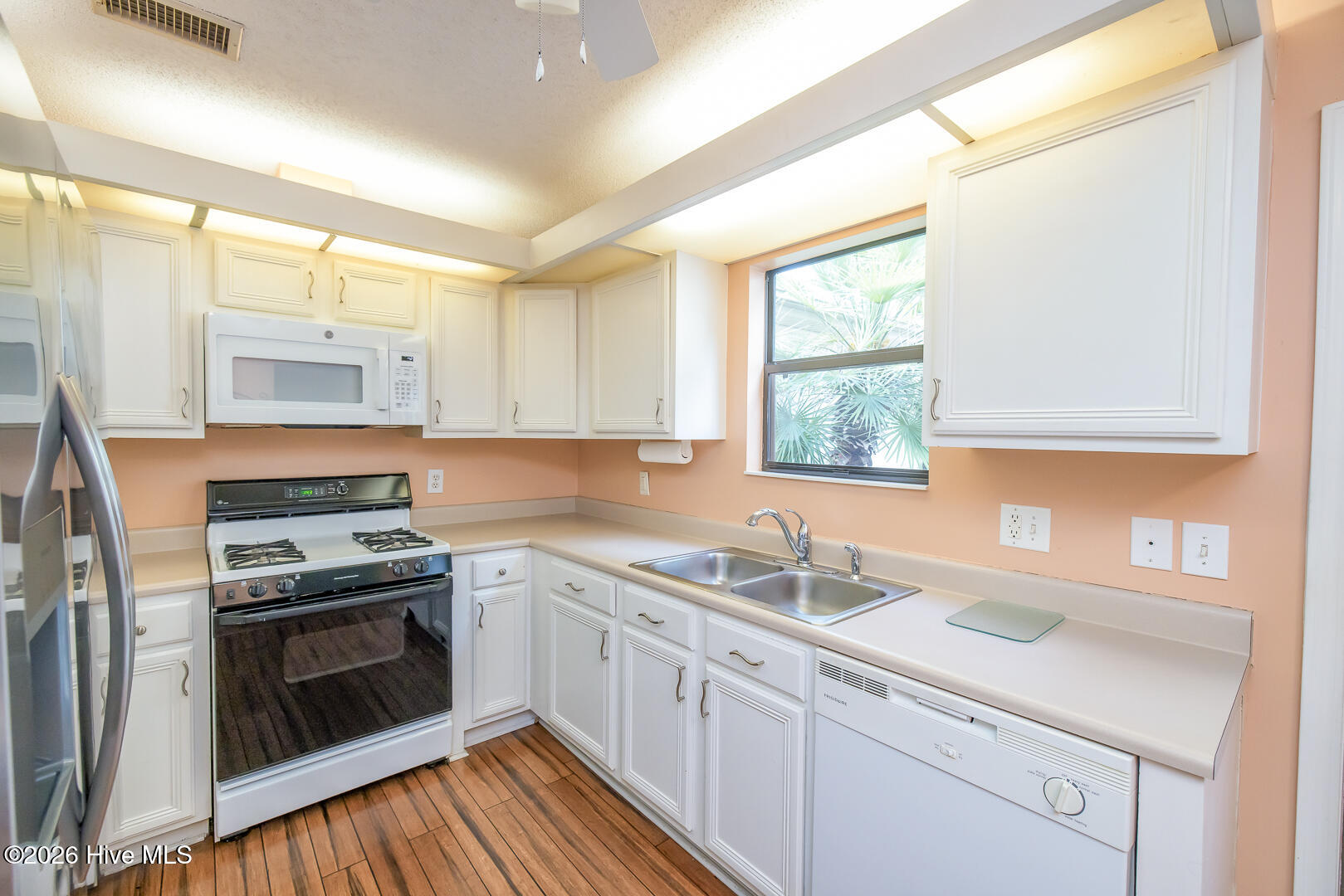 948 Birch Creek Drive Property Photo 12