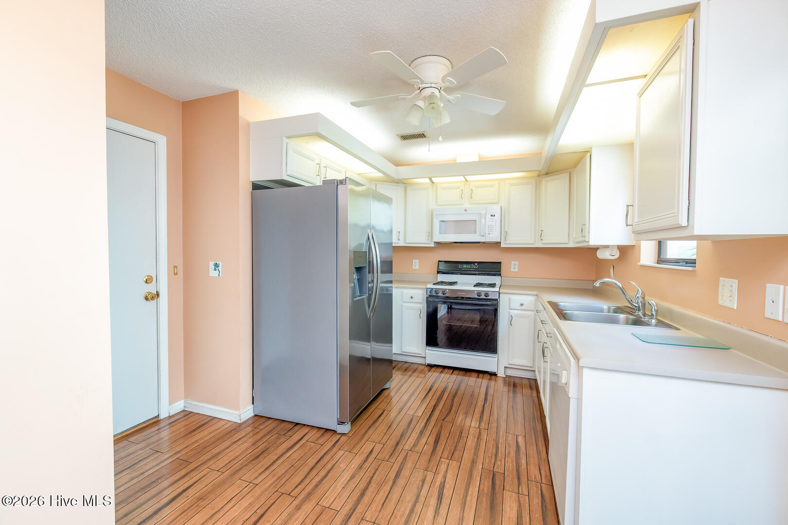 948 Birch Creek Drive Property Photo 14