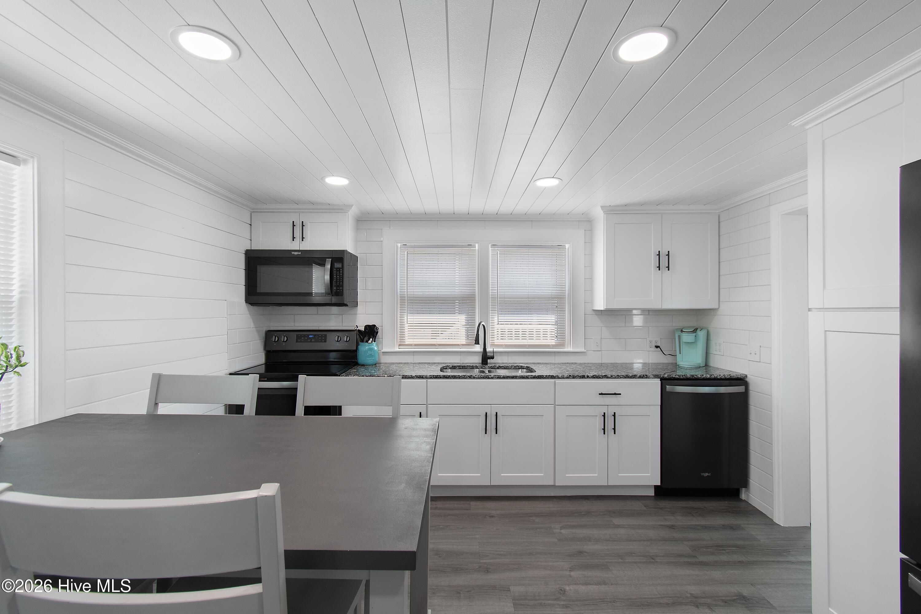 226 Ocean Boulevard E Property Photo 25