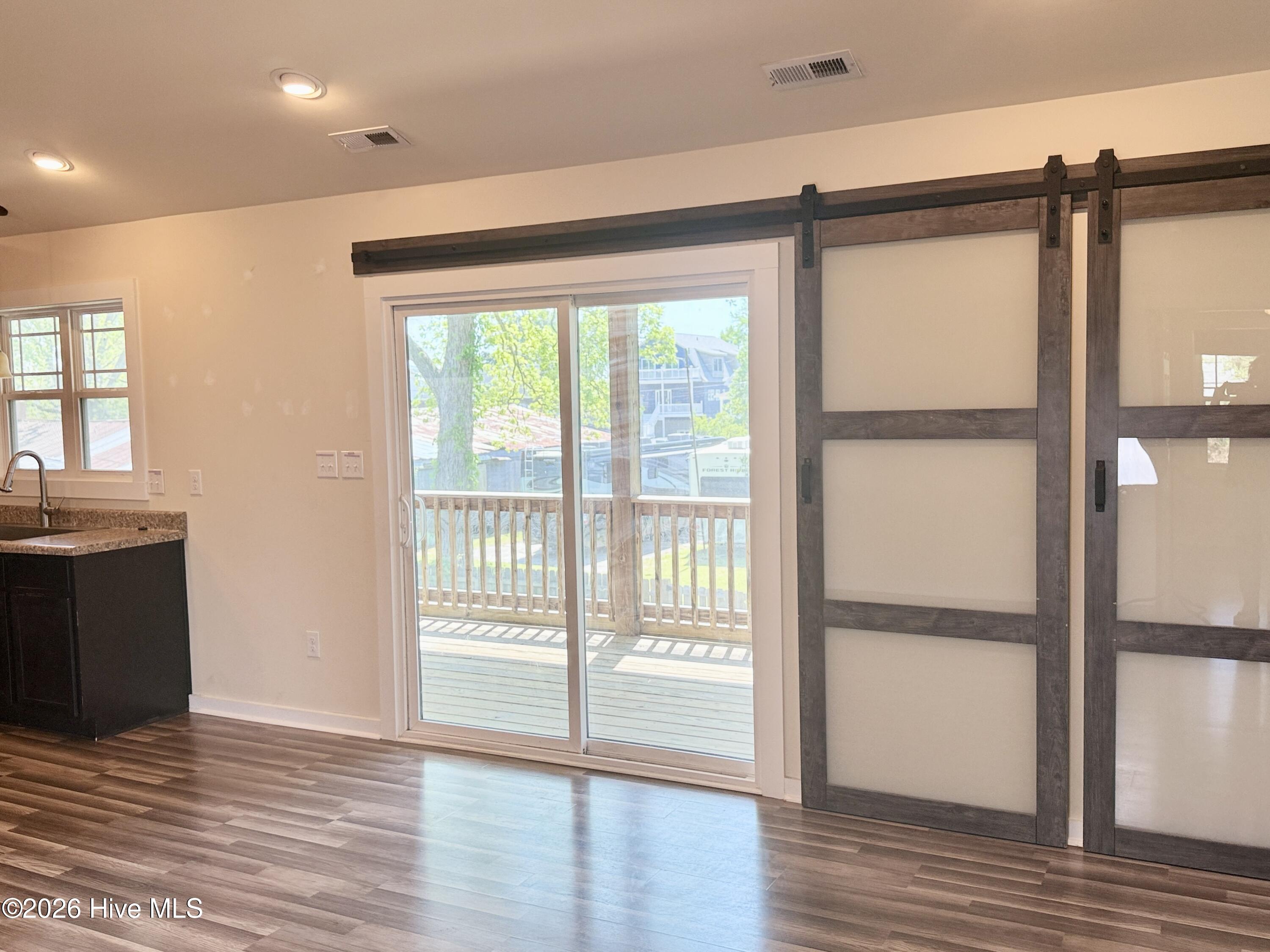 511 N B Street Property Photo 10