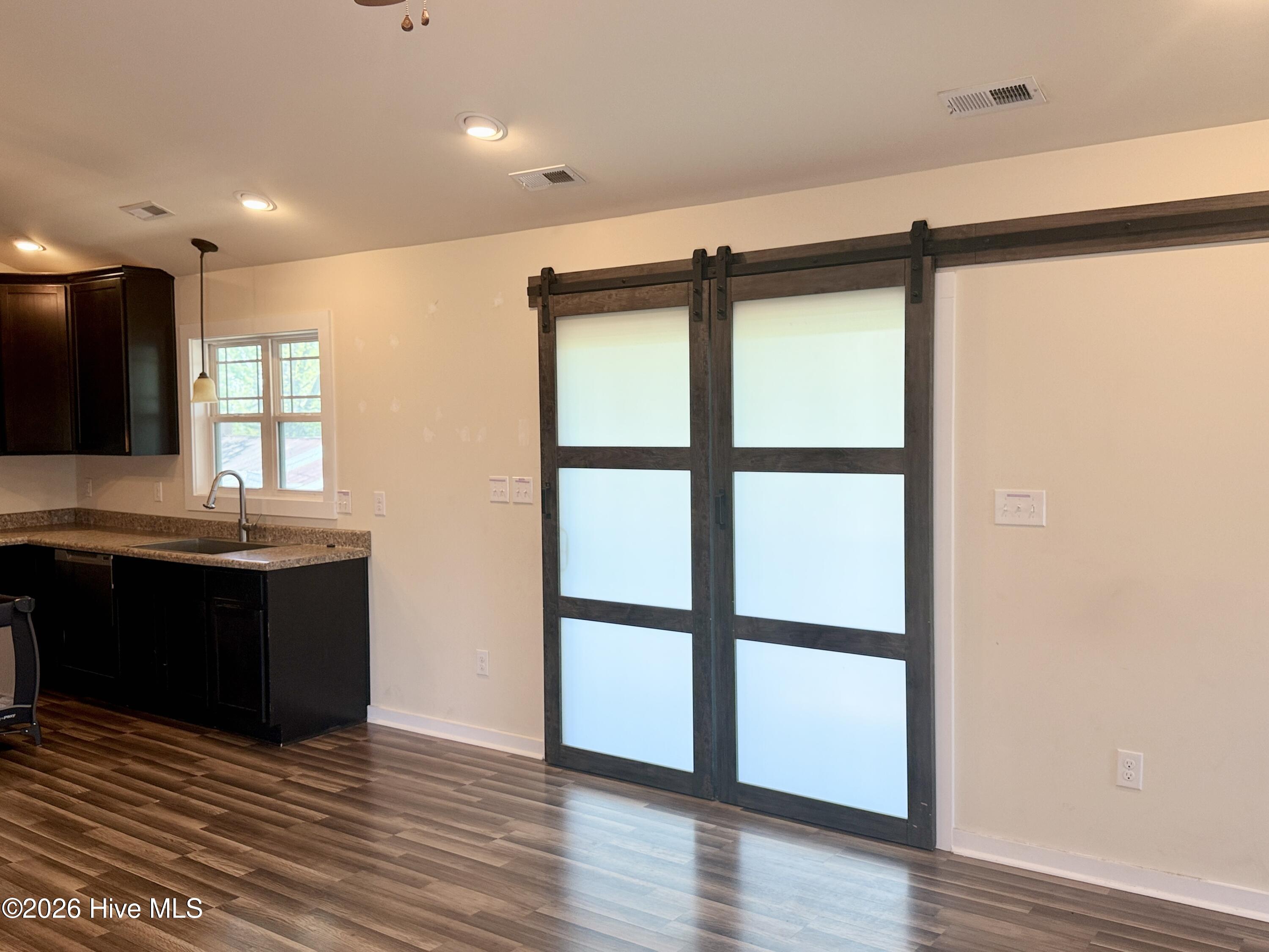 511 N B Street Property Photo 11