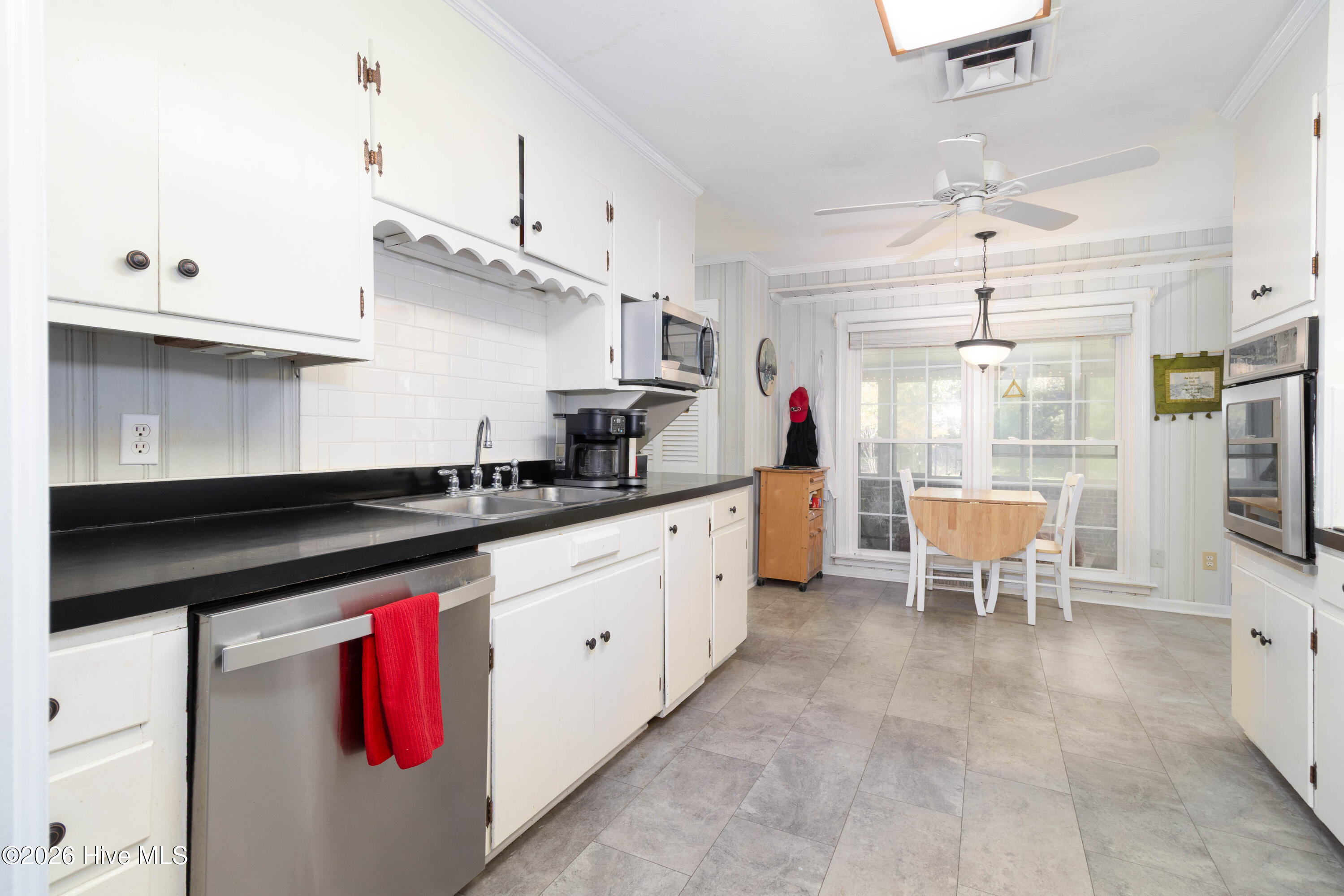 212 Robin Lane Property Photo 12