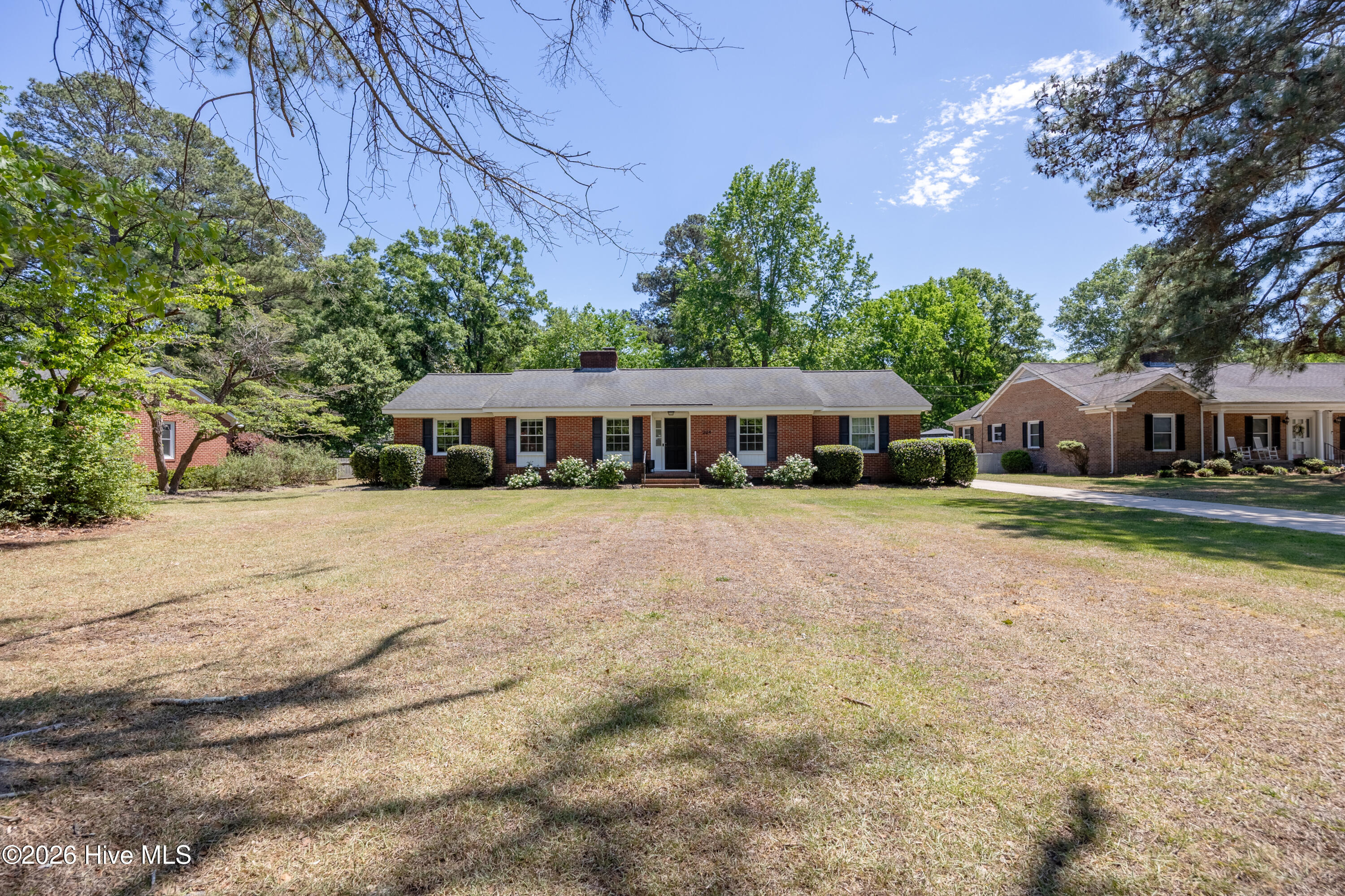 224 S Hillcrest Drive Property Photo 4