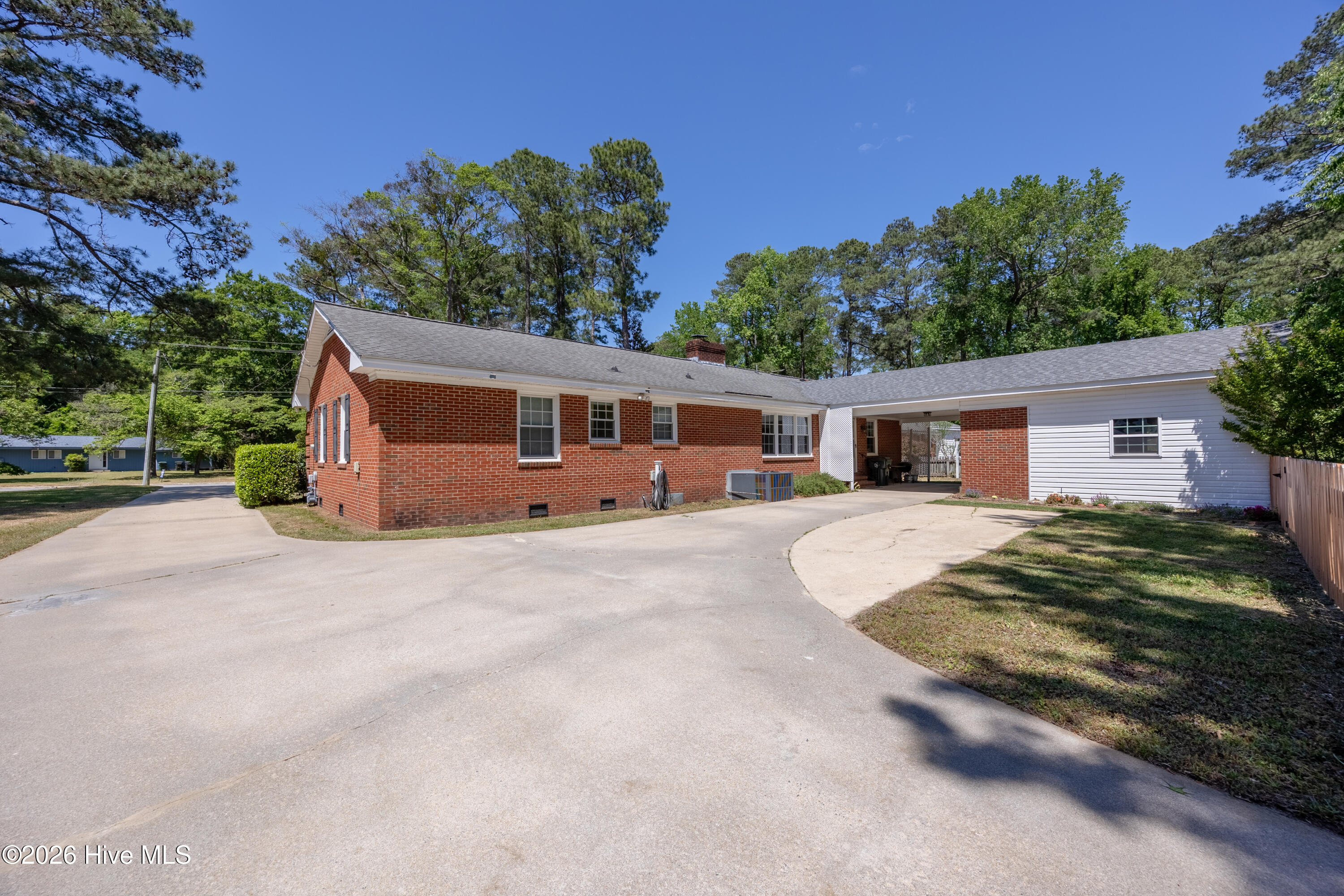 224 S Hillcrest Drive Property Photo 37