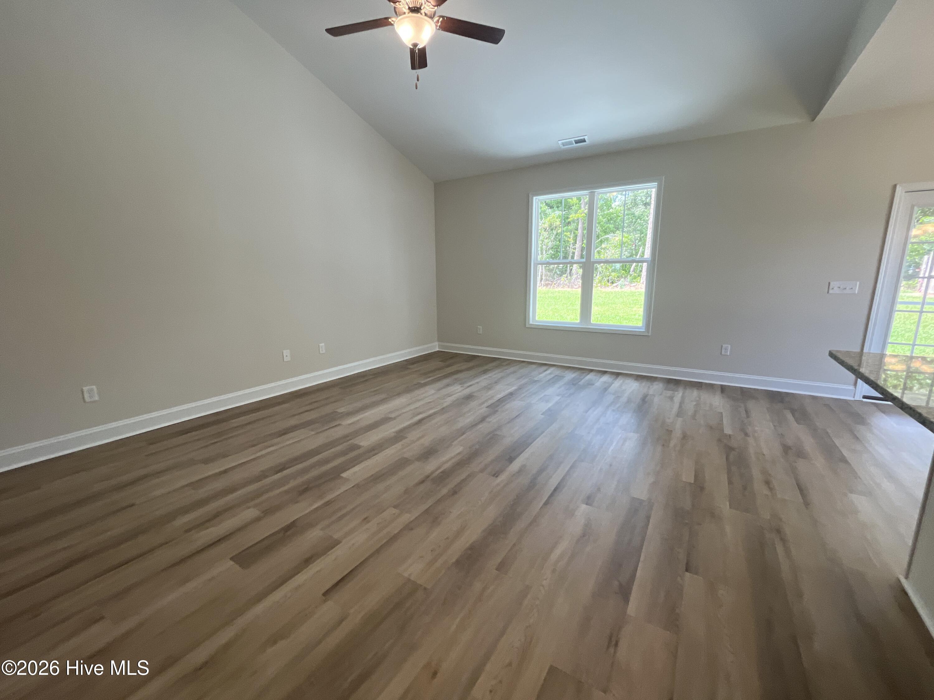 1077 Echo Drive Ne Property Photo 5