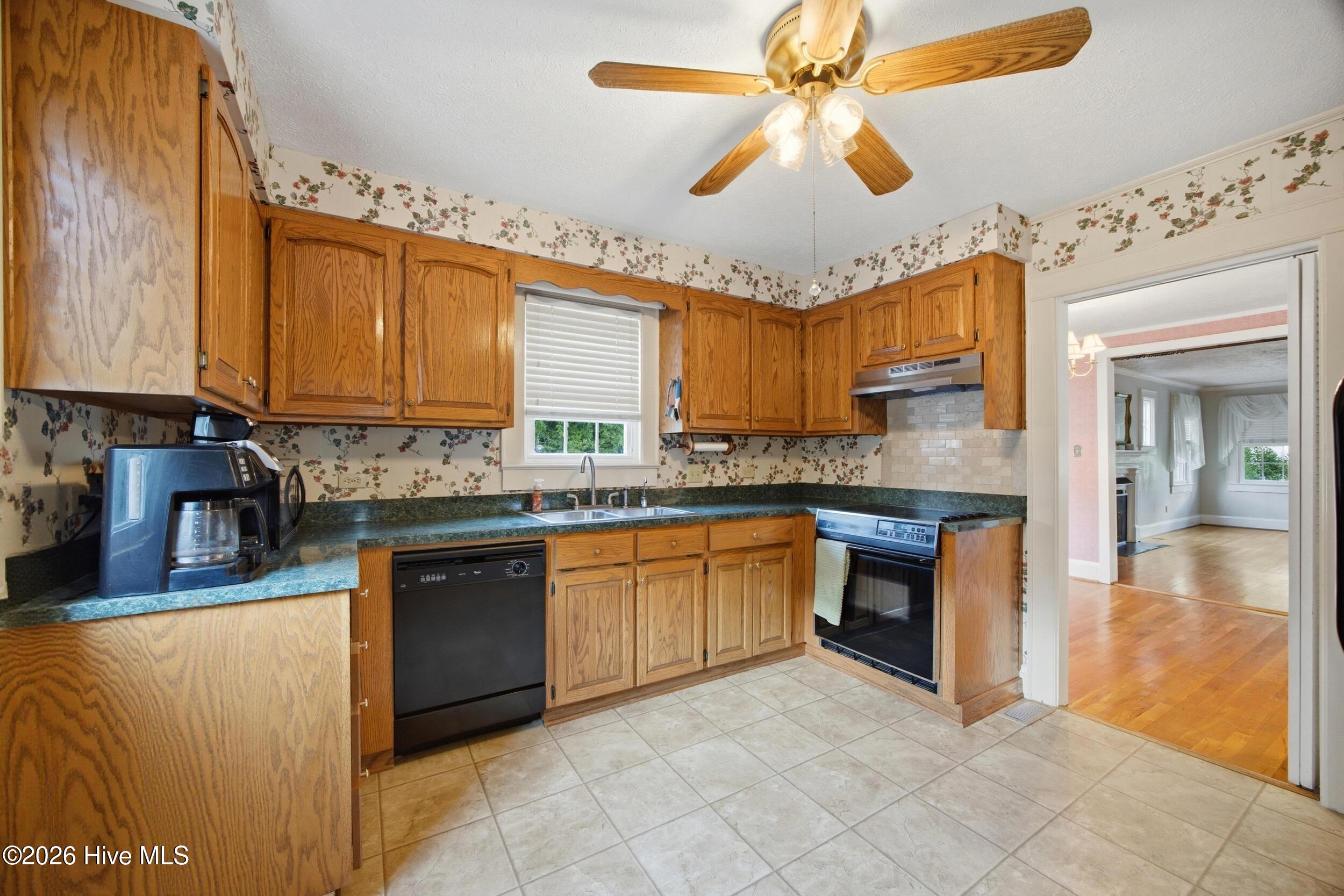 409 Myrtle Avenue Property Photo 3
