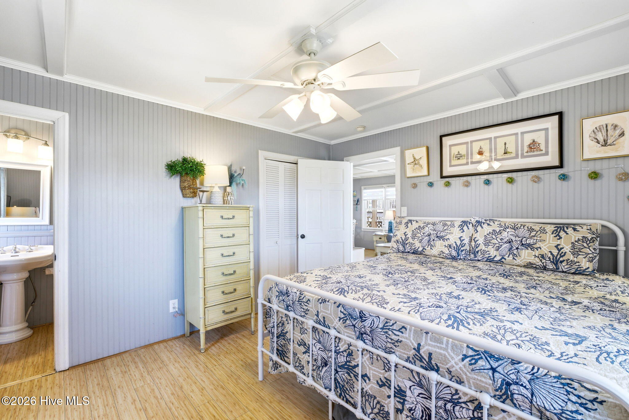 2915 E Beach Drive Property Photo 4