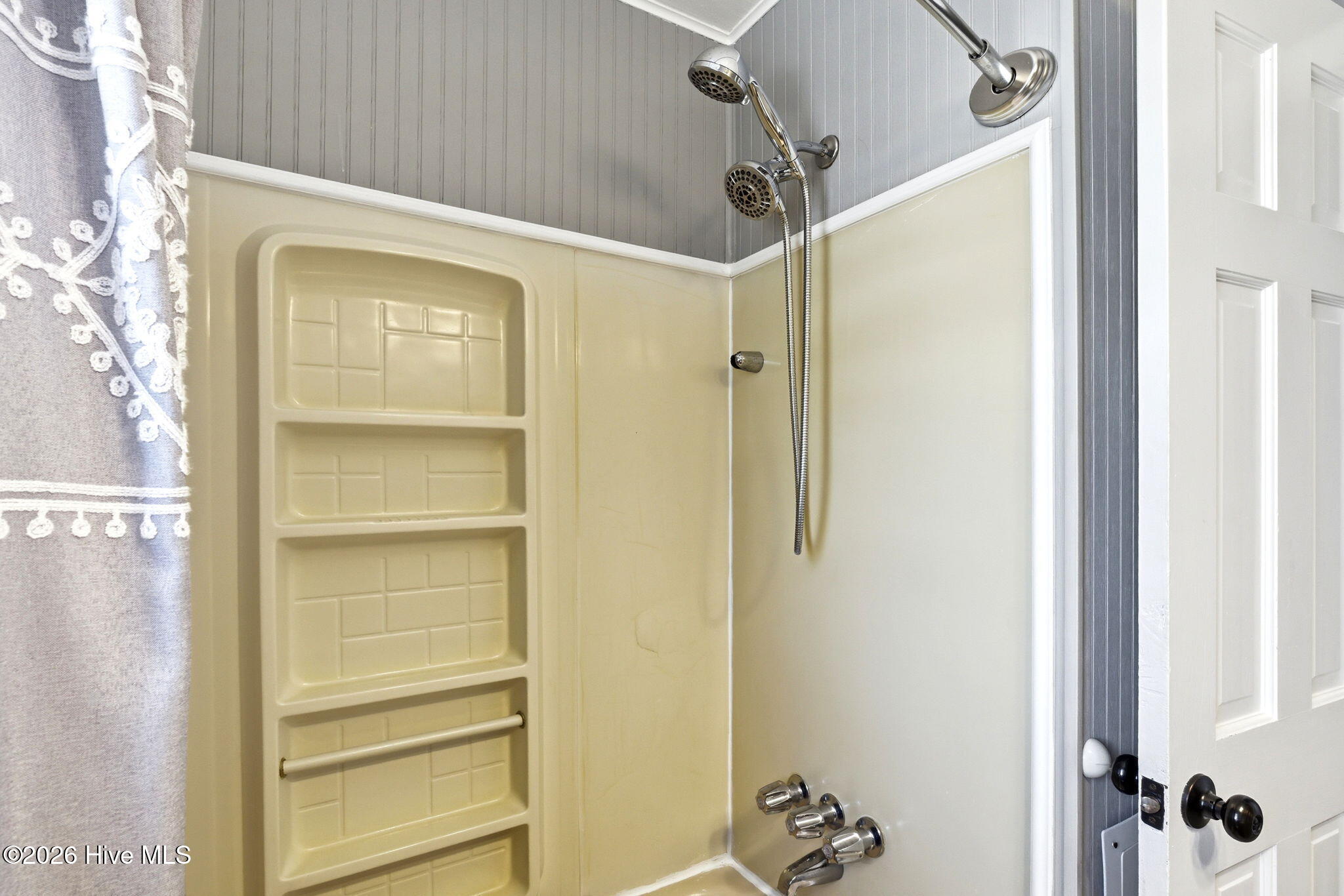2915 E Beach Drive Property Photo 27