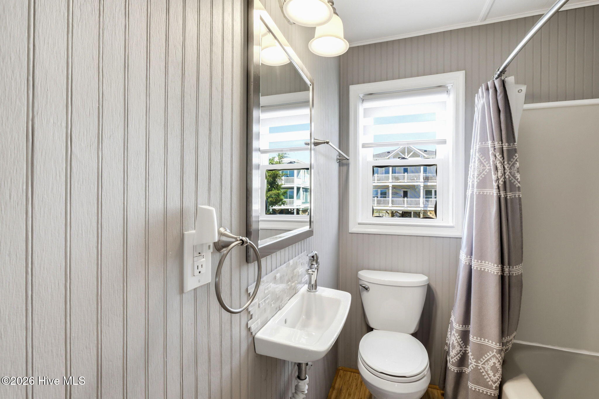 2915 E Beach Drive Property Photo 28