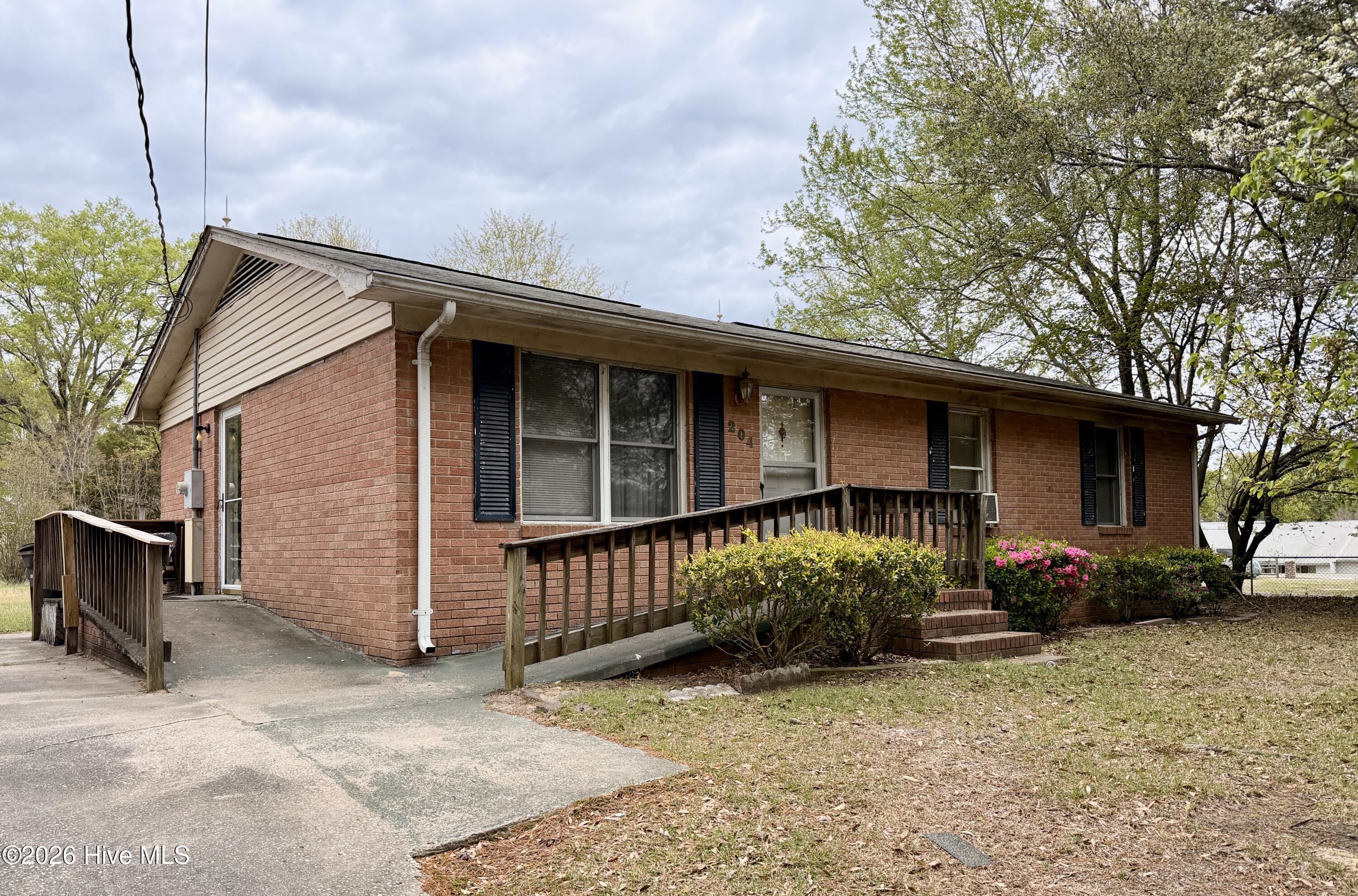 204 Easterling Street Property Photo 2