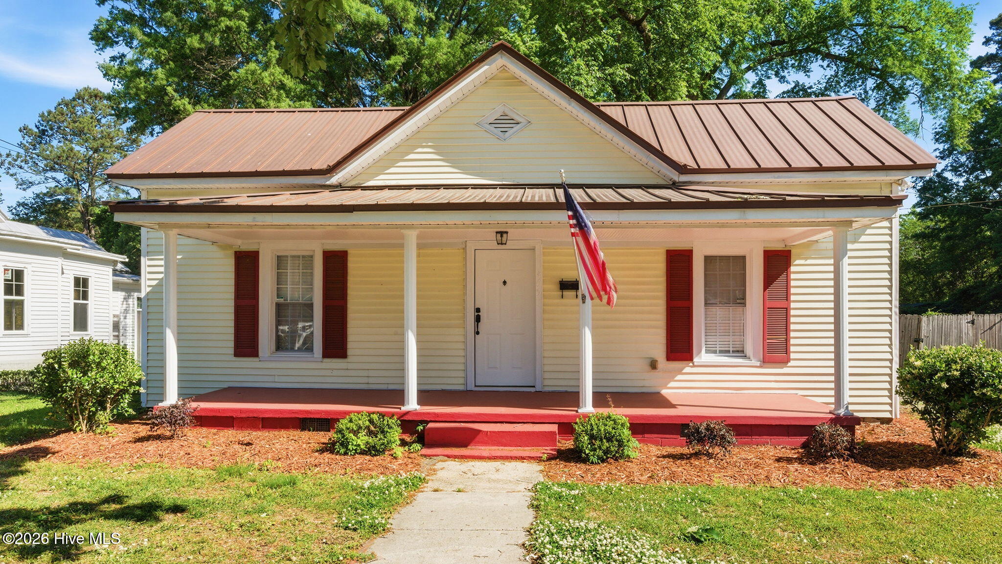 465 Third Street Property Photo 1