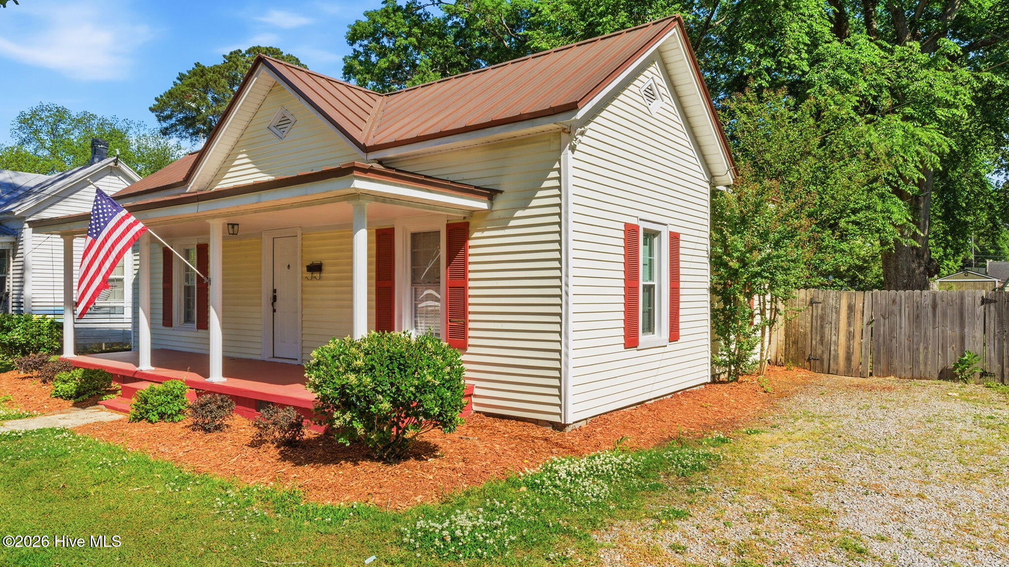 465 Third Street Property Photo 2