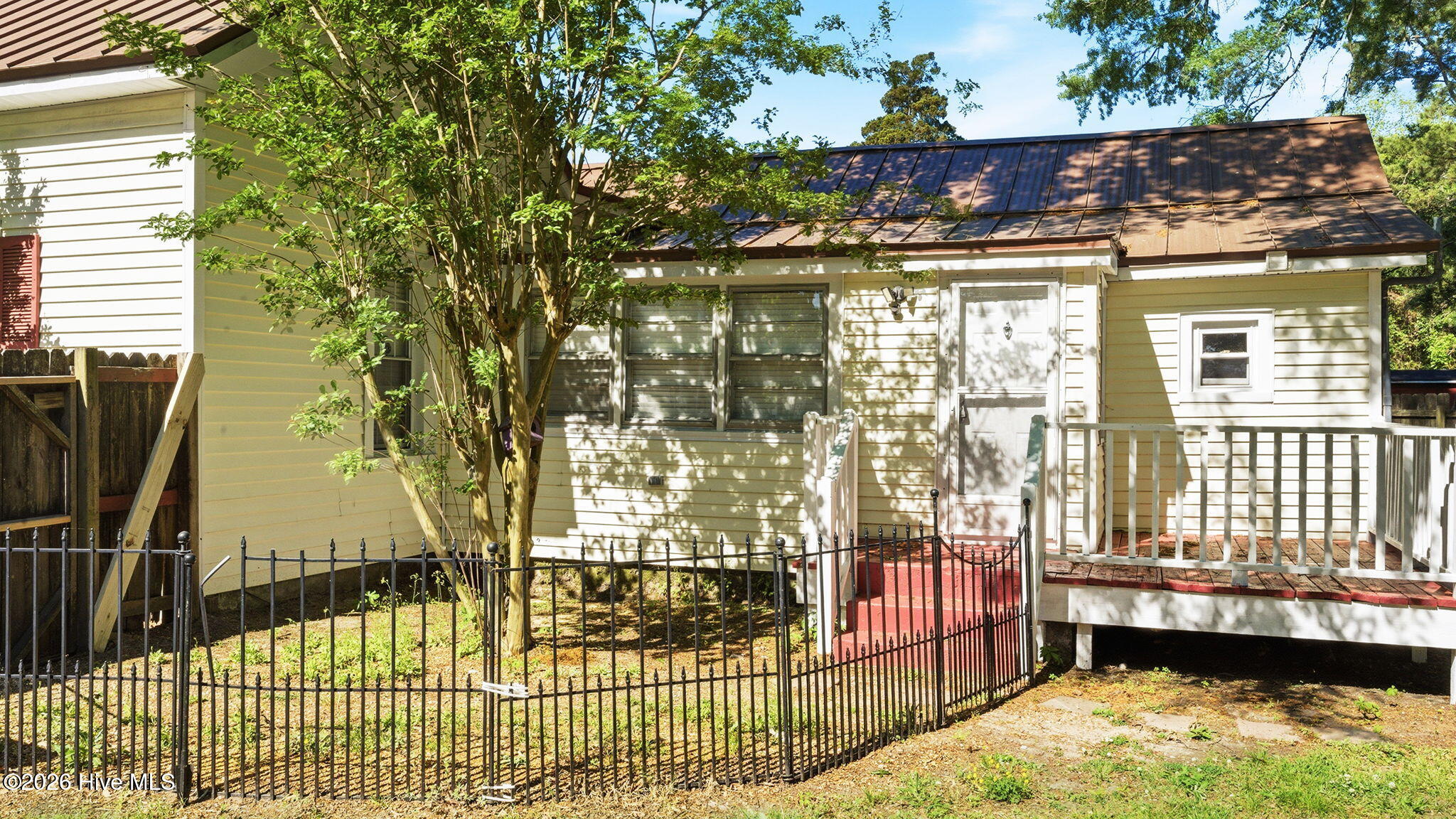 465 Third Street Property Photo 6