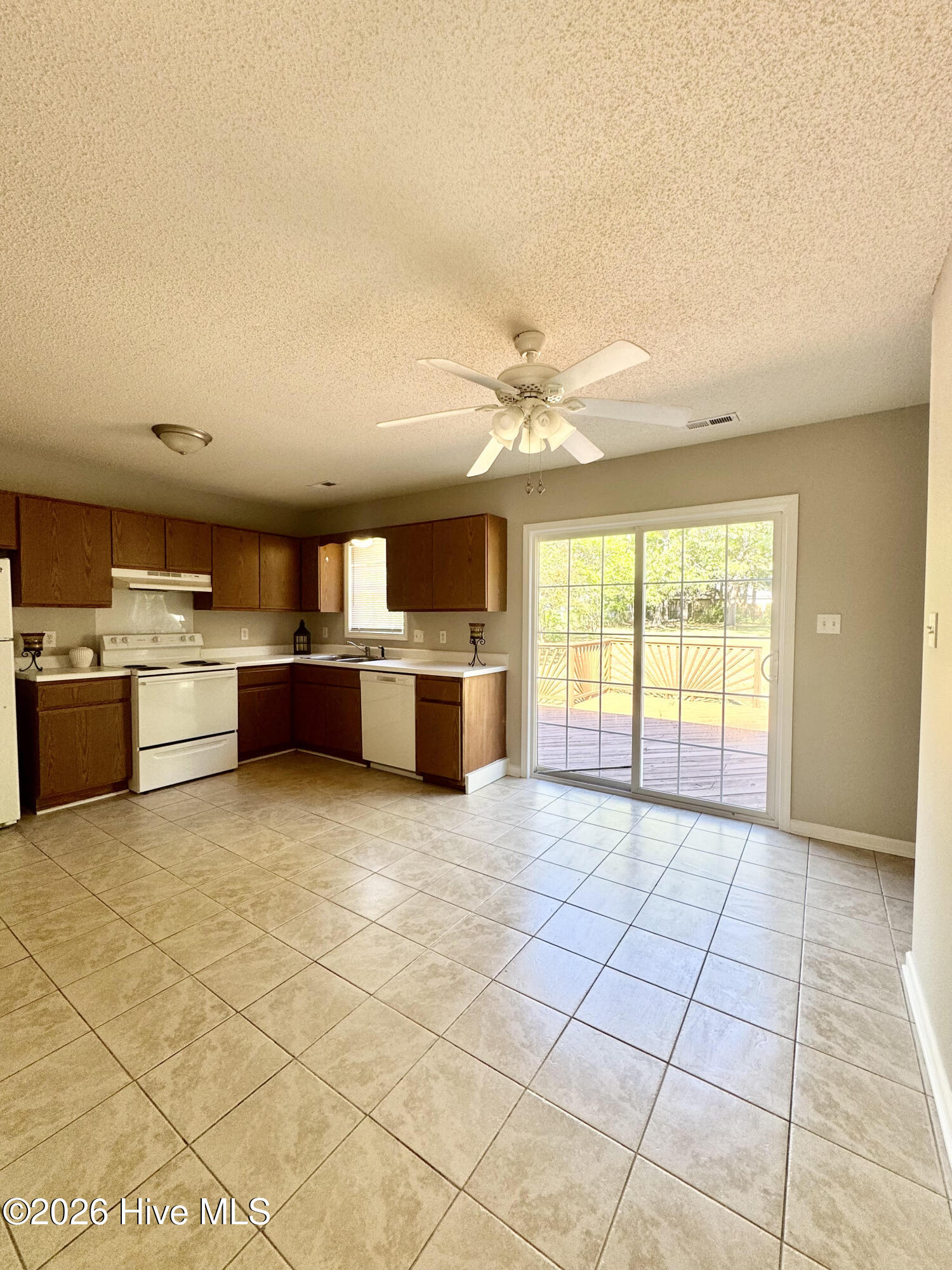 209 Chokecherry S Property Photo 5