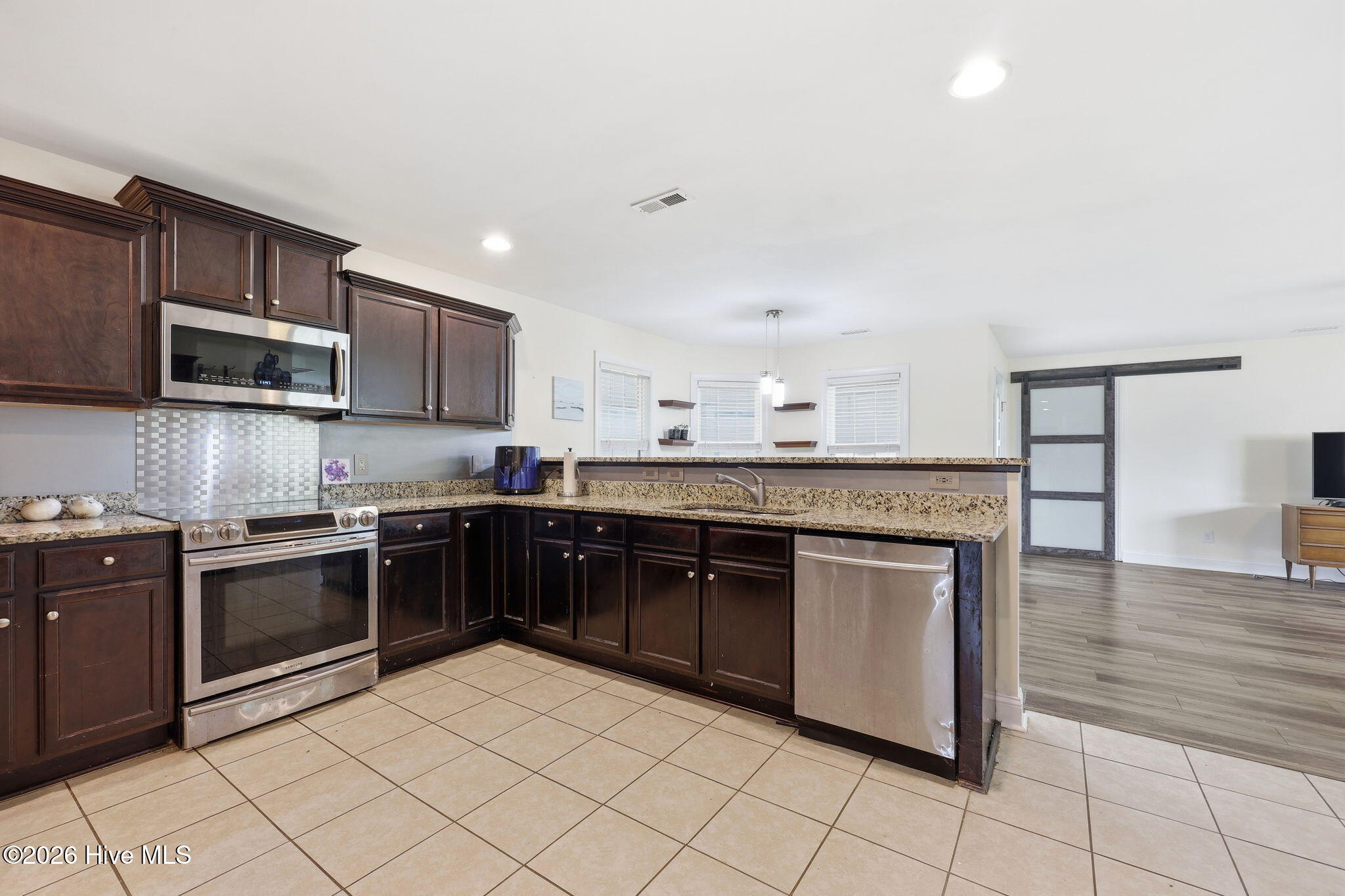 803 Canvas Court Property Photo 8
