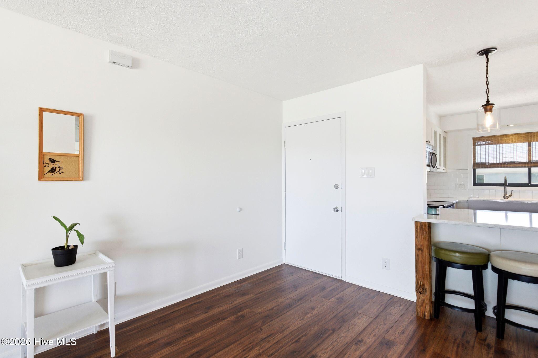 105 Teakwood Drive Apt 702 Property Photo 5