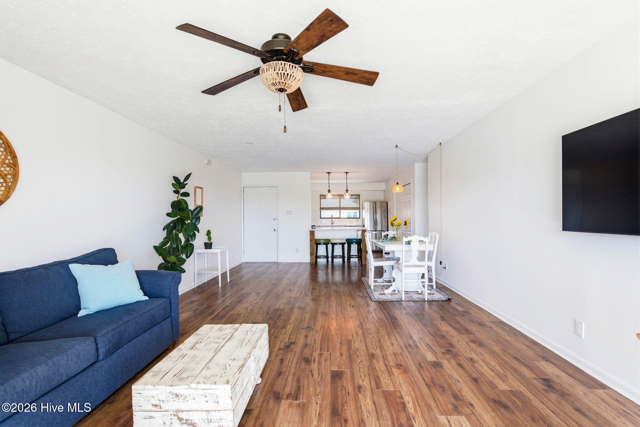 105 Teakwood Drive Apt 702 Property Photo 17