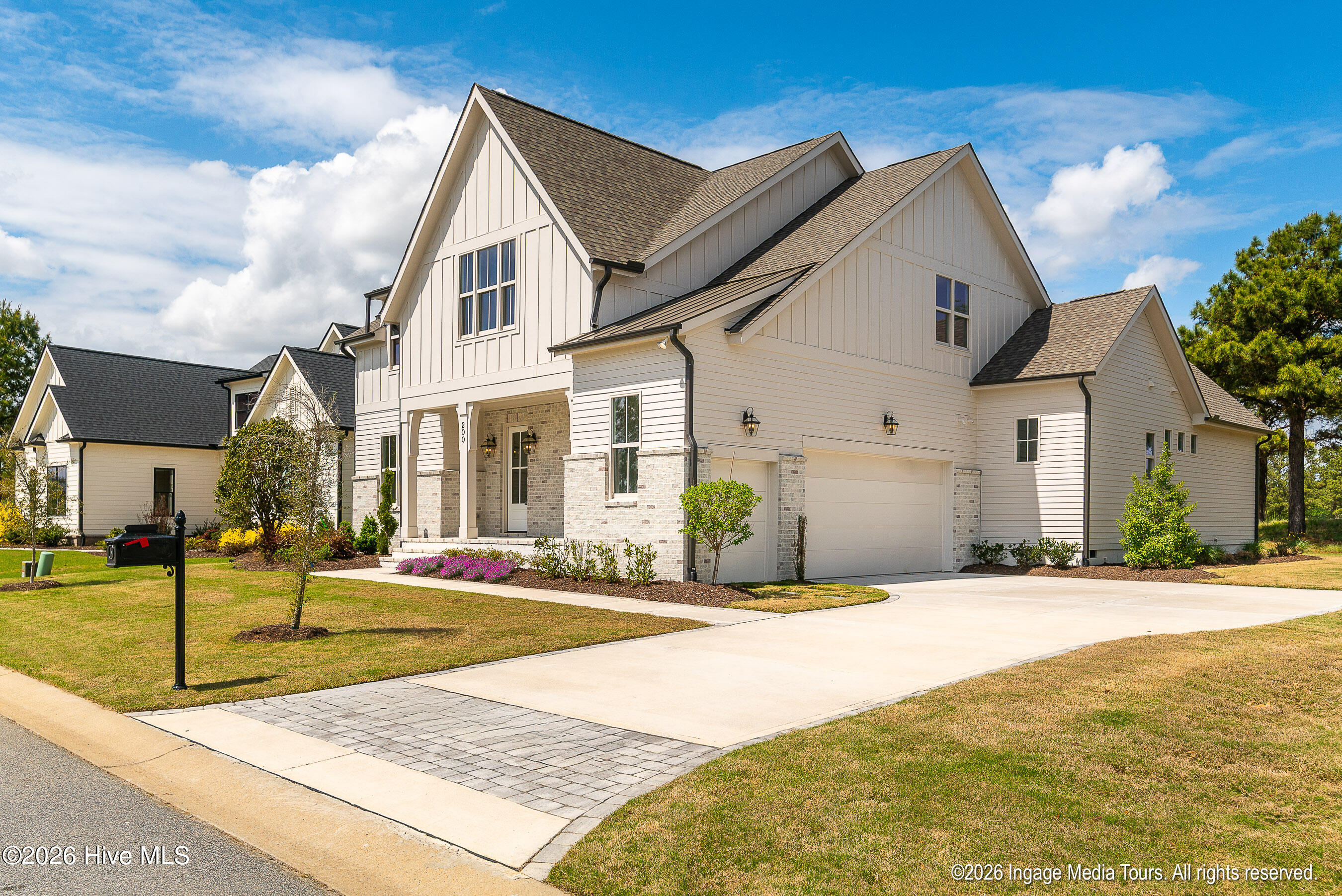 200 Pine Tree Point Property Photo 2