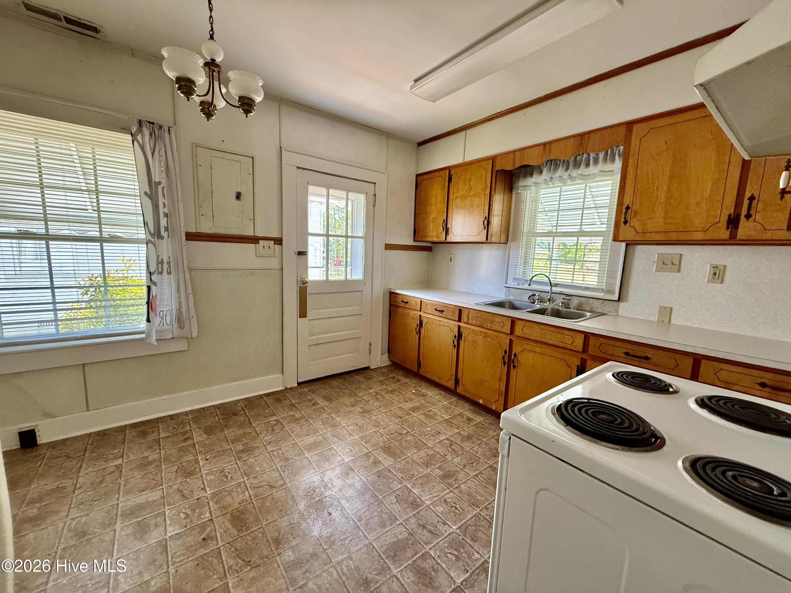 407 Roberdel Road Property Photo 3