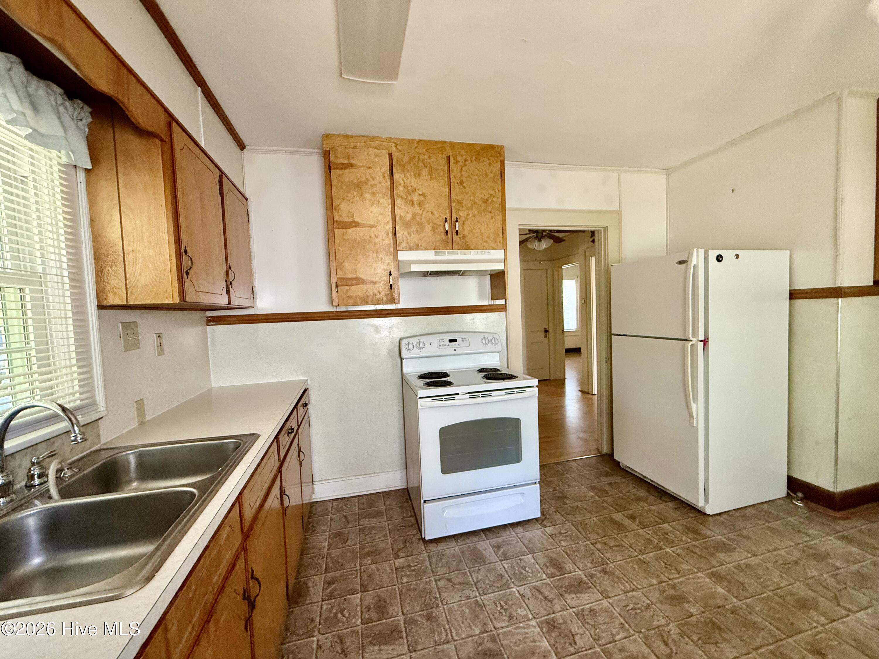 407 Roberdel Road Property Photo 4