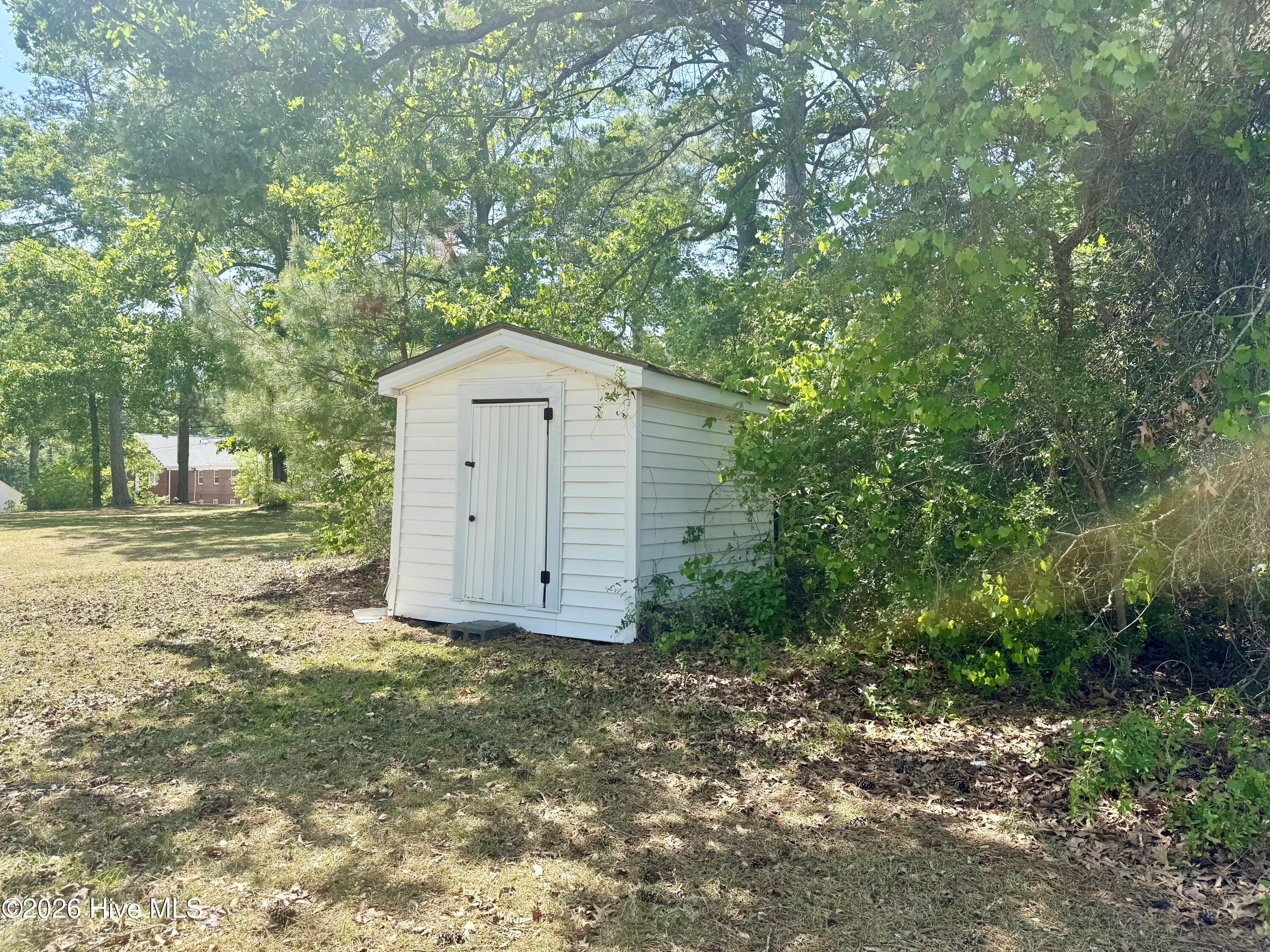 407 Roberdel Road Property Photo 10