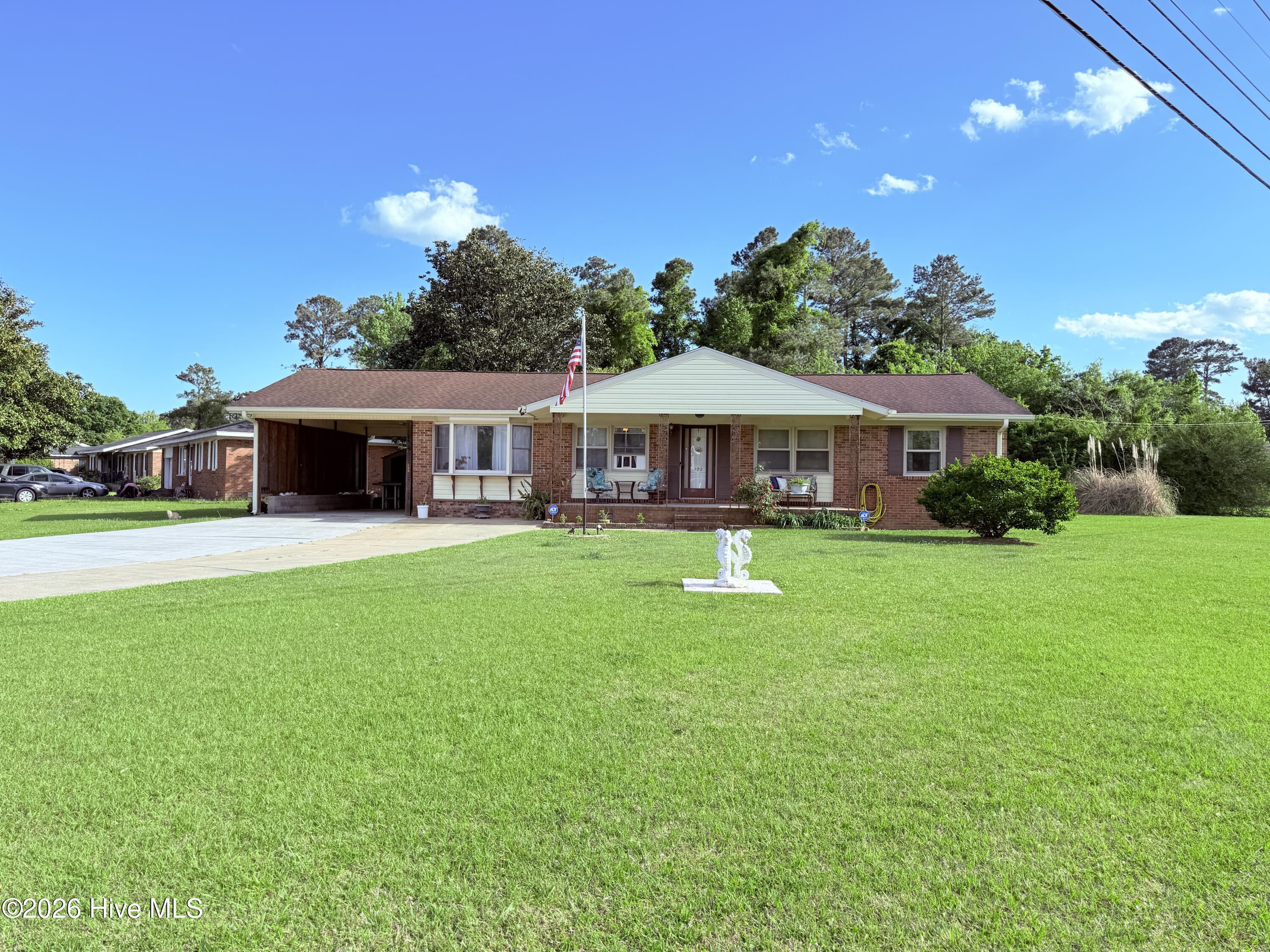102 Yorkshire Drive Property Photo 1