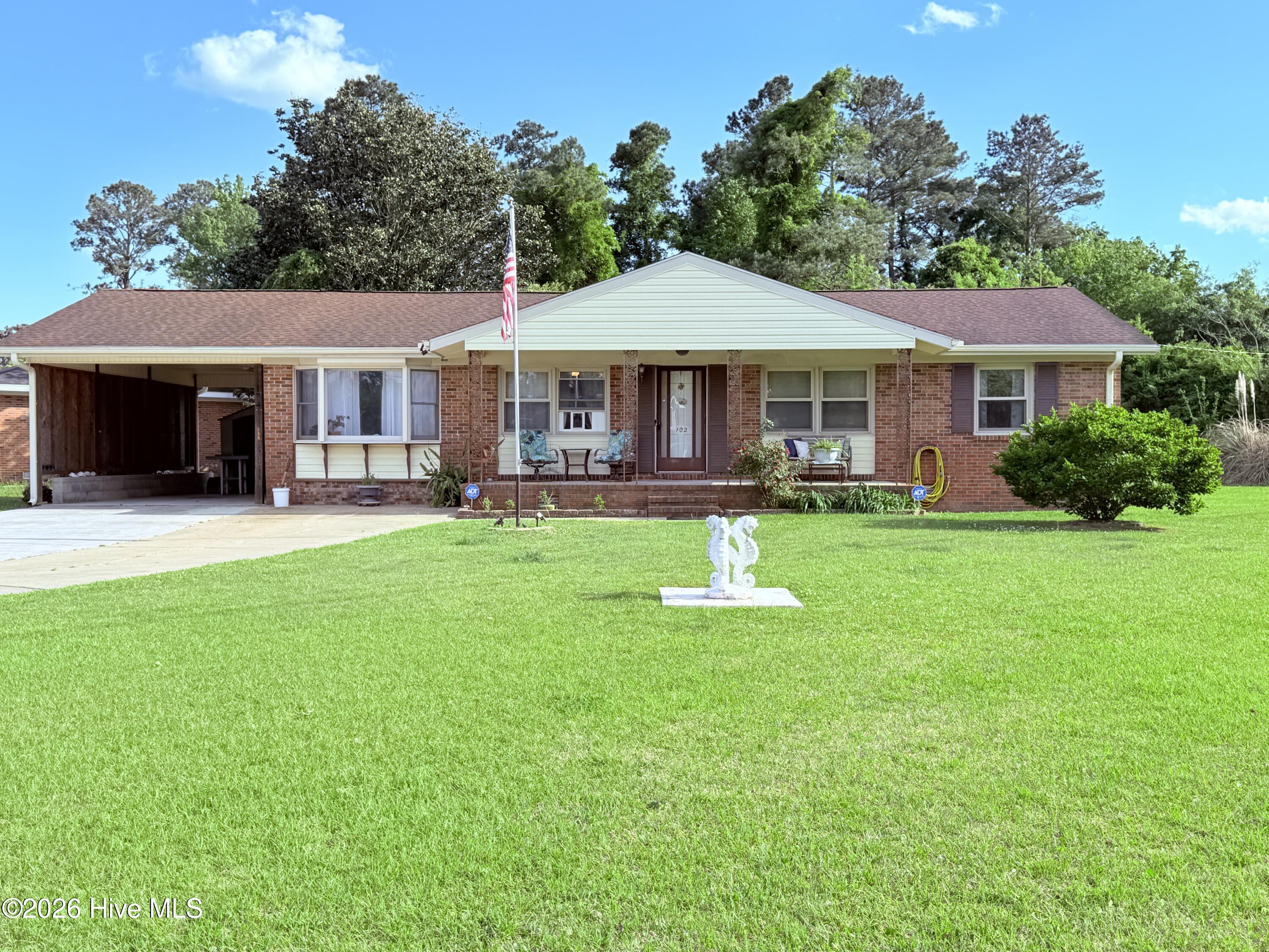 102 Yorkshire Drive Property Photo 3