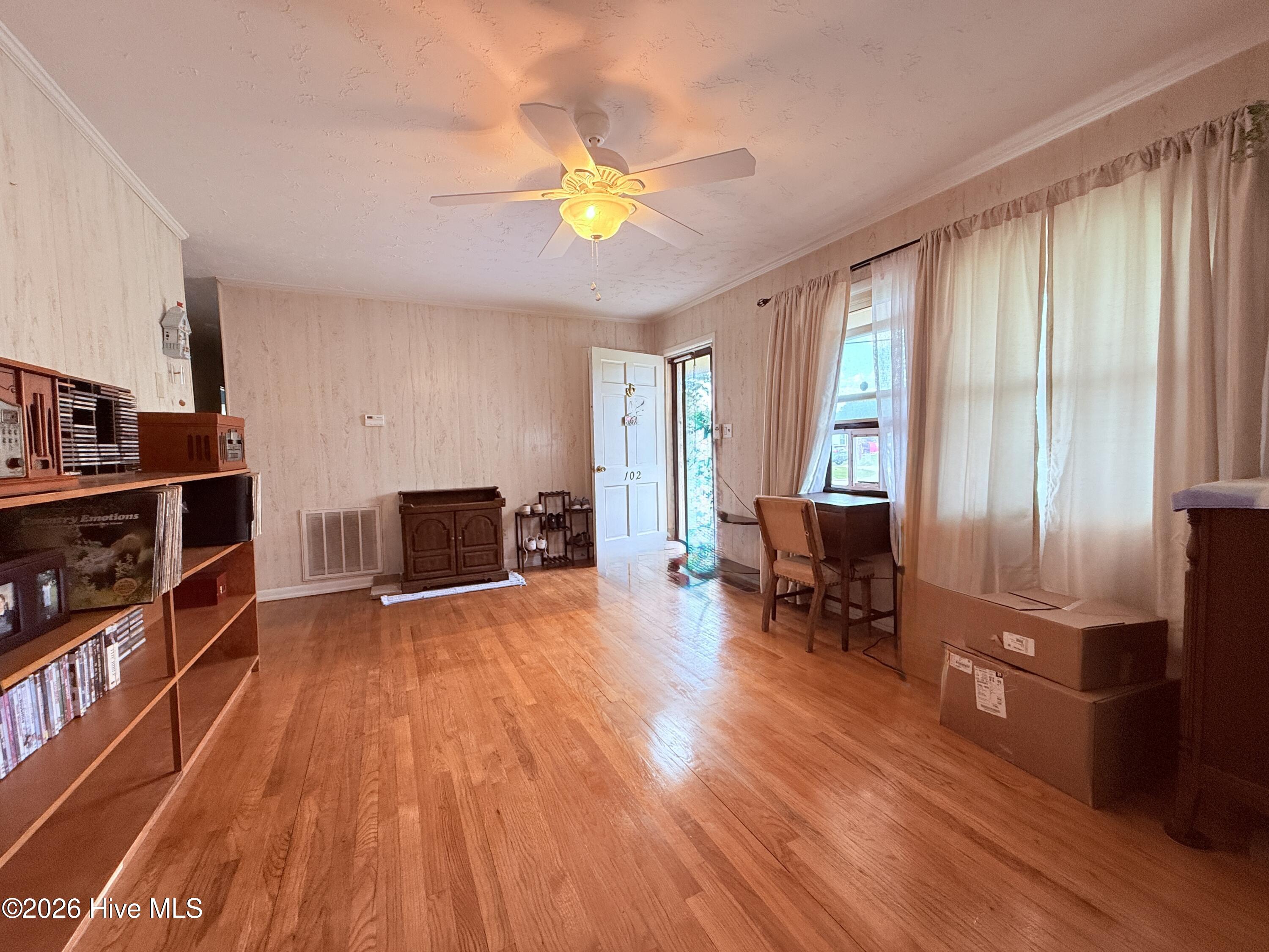 102 Yorkshire Drive Property Photo 4