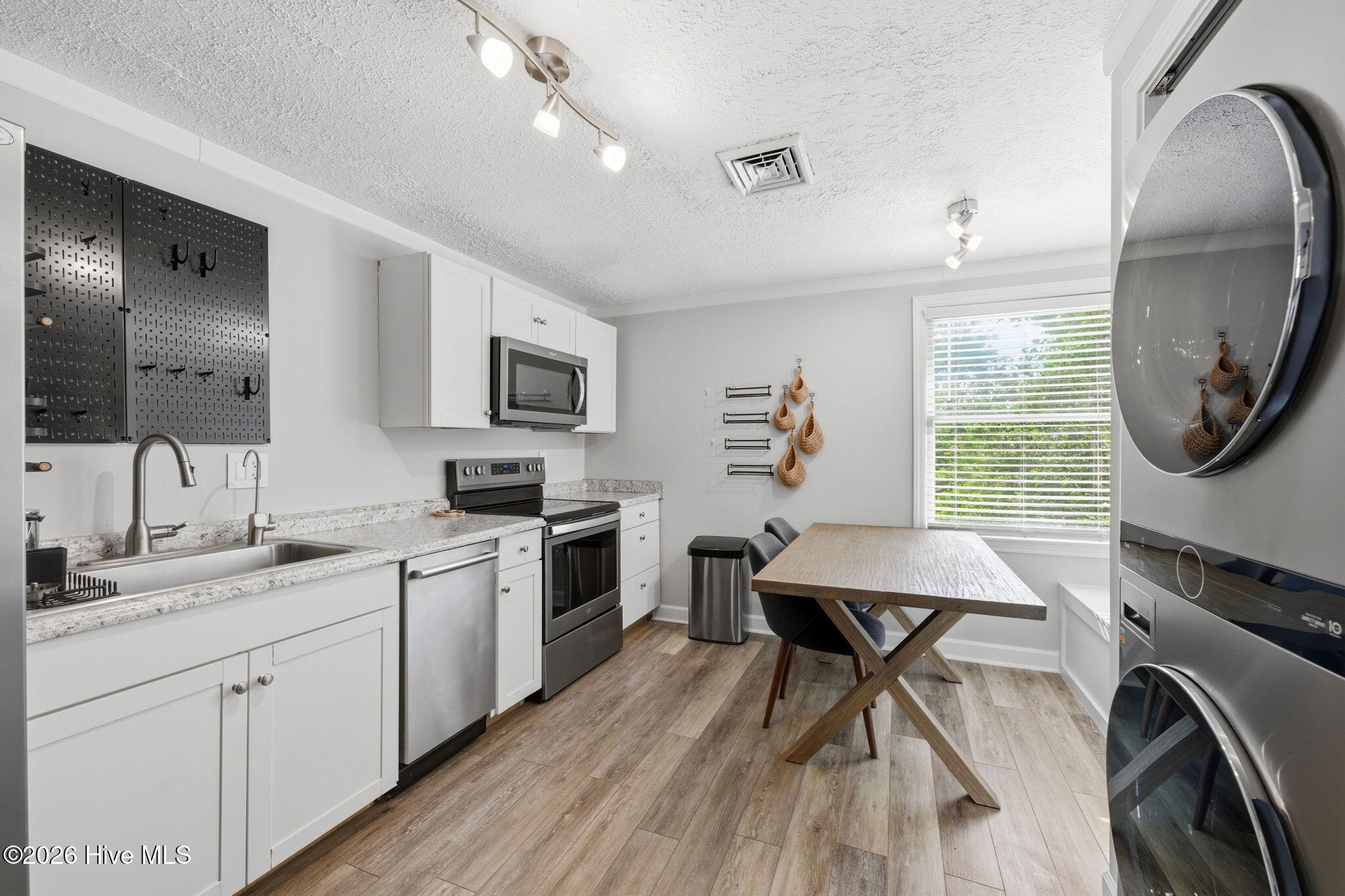 315 River Walk Property Photo 3