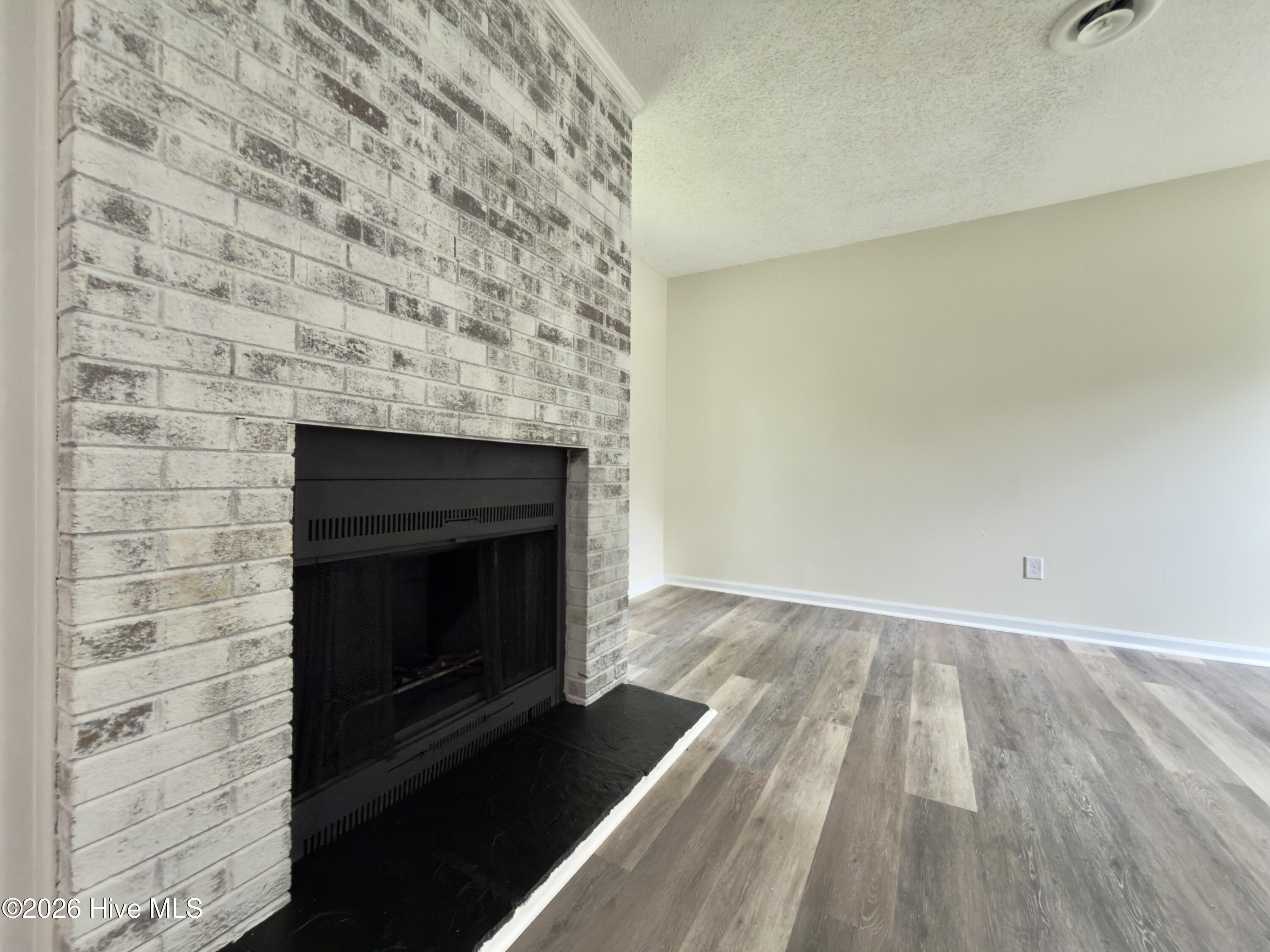 6 Lakewood Court Property Photo 3