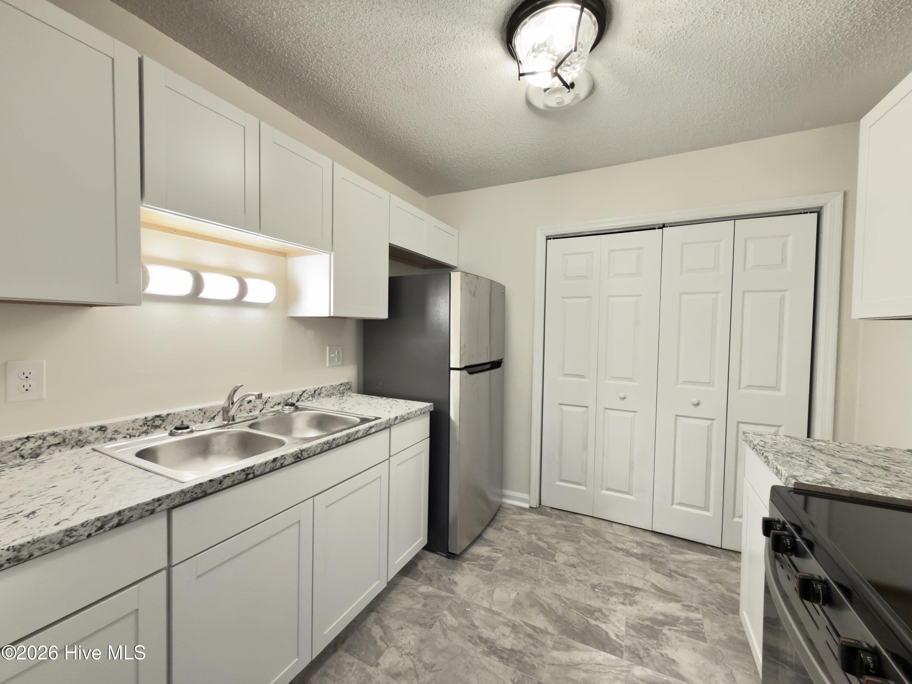 6 Lakewood Court Property Photo 4