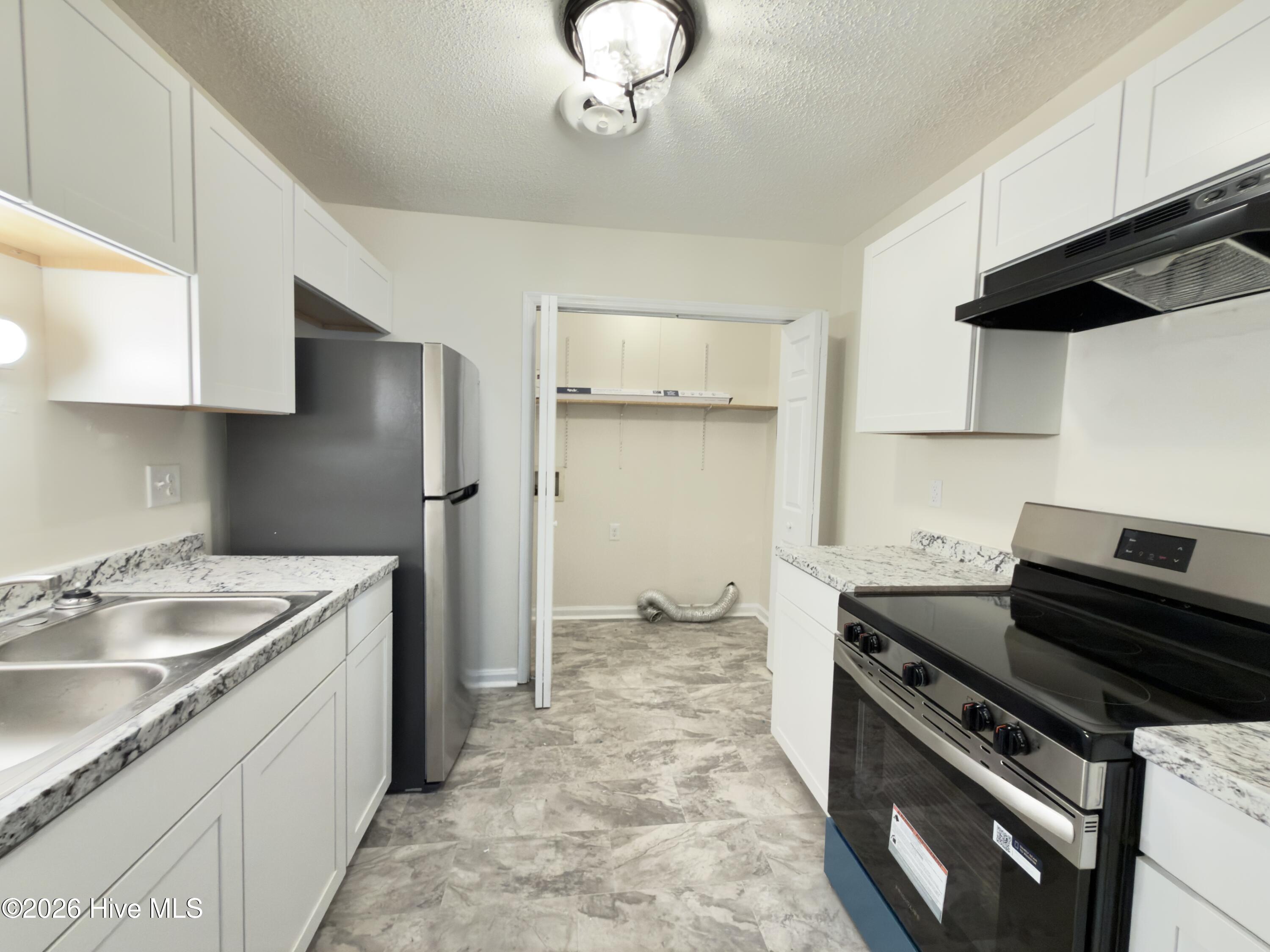6 Lakewood Court Property Photo 5
