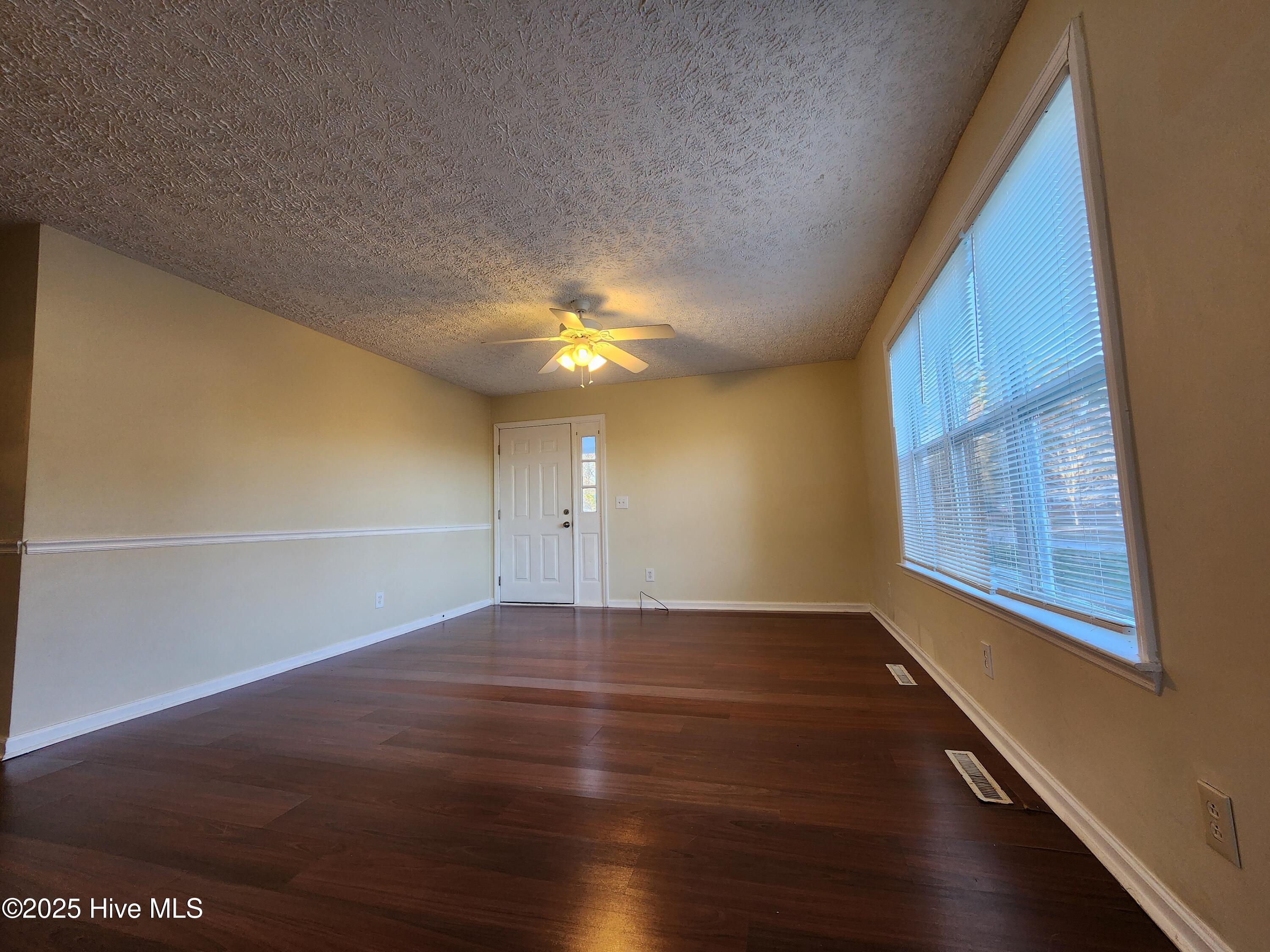 395 Maple Street Property Photo 3
