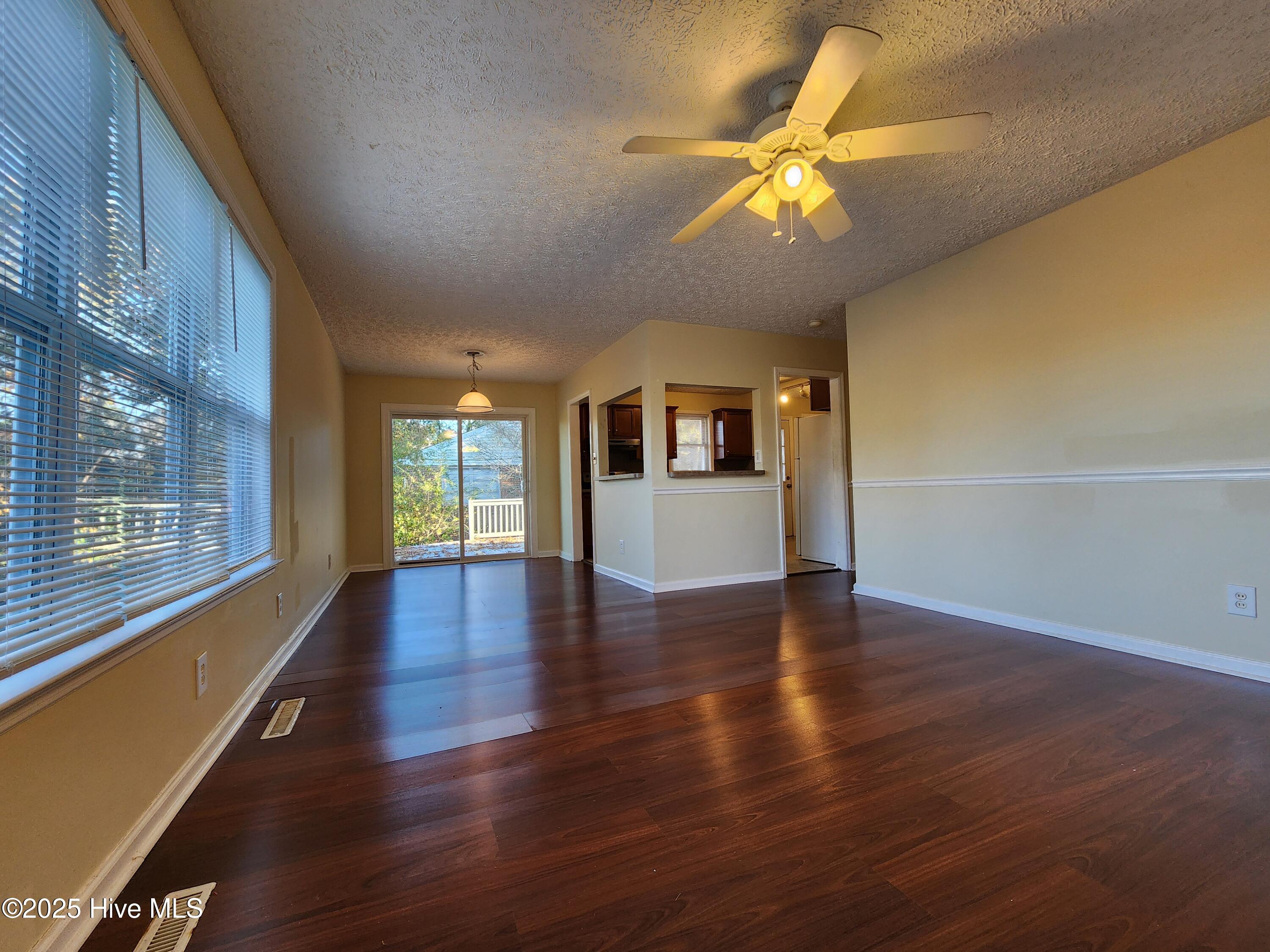 395 Maple Street Property Photo 4