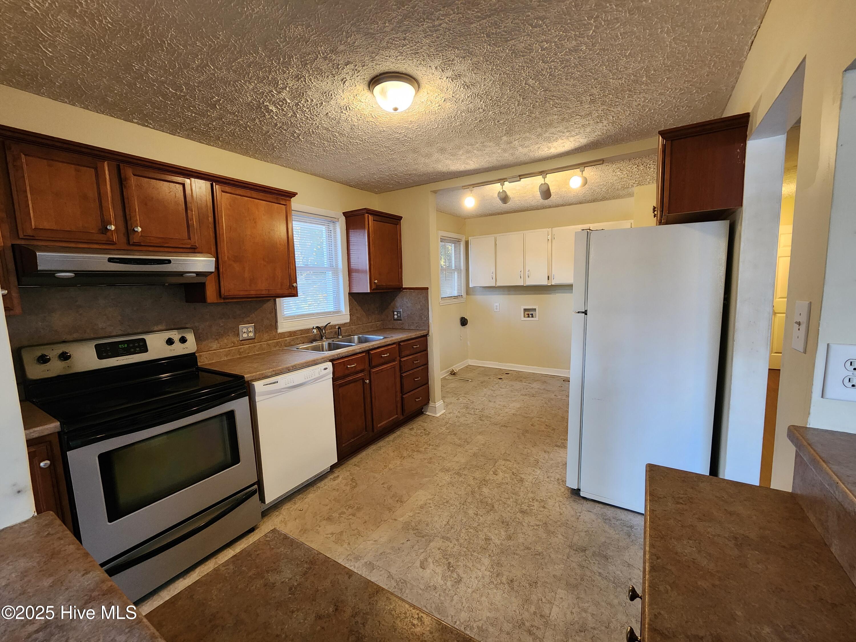 395 Maple Street Property Photo 6