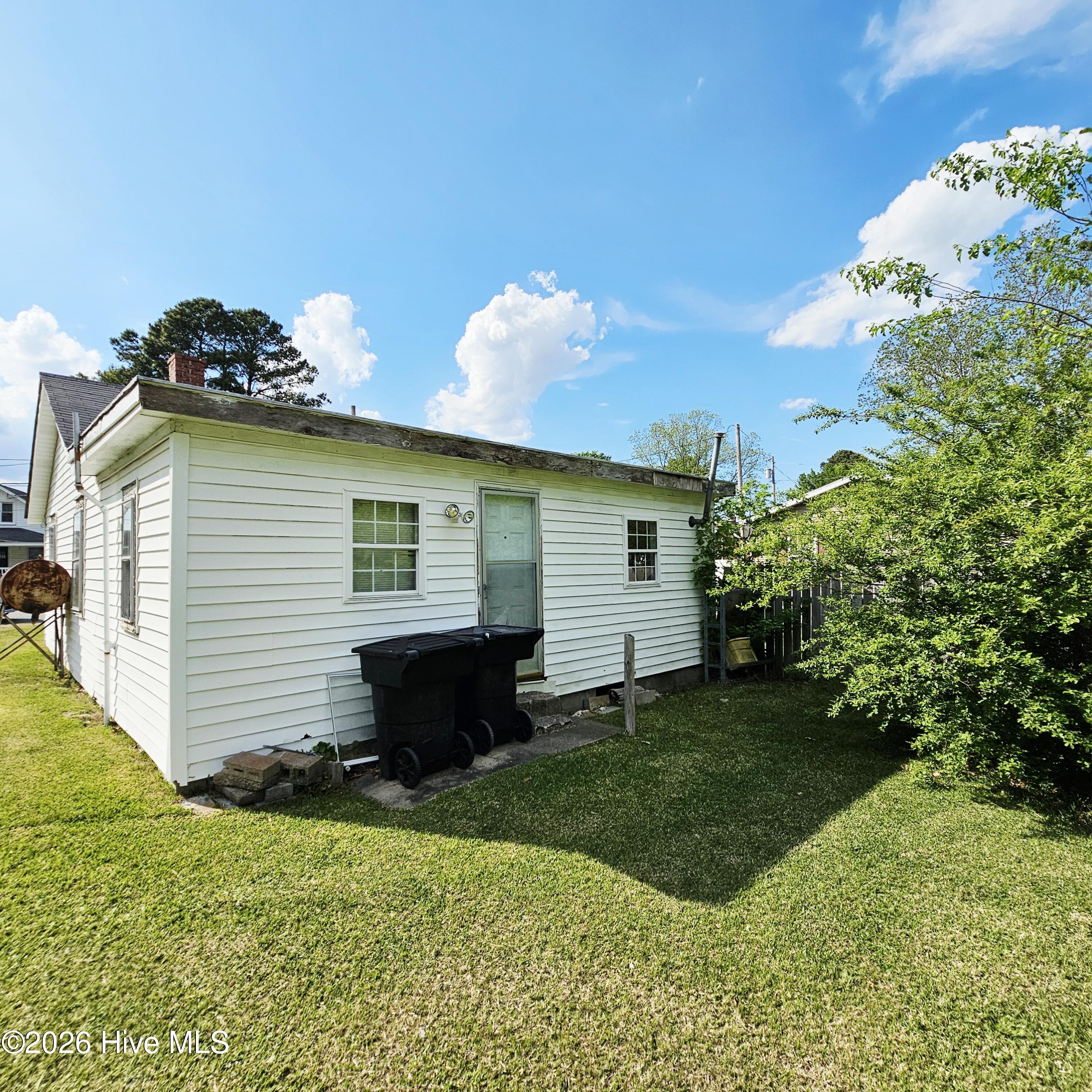 1314 Moore Street Property Photo 4