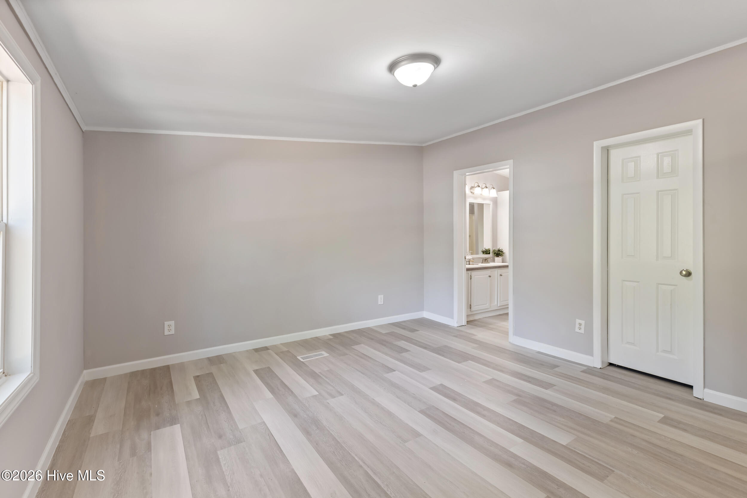 9659 Holly Hills Drive Ne Property Photo 16