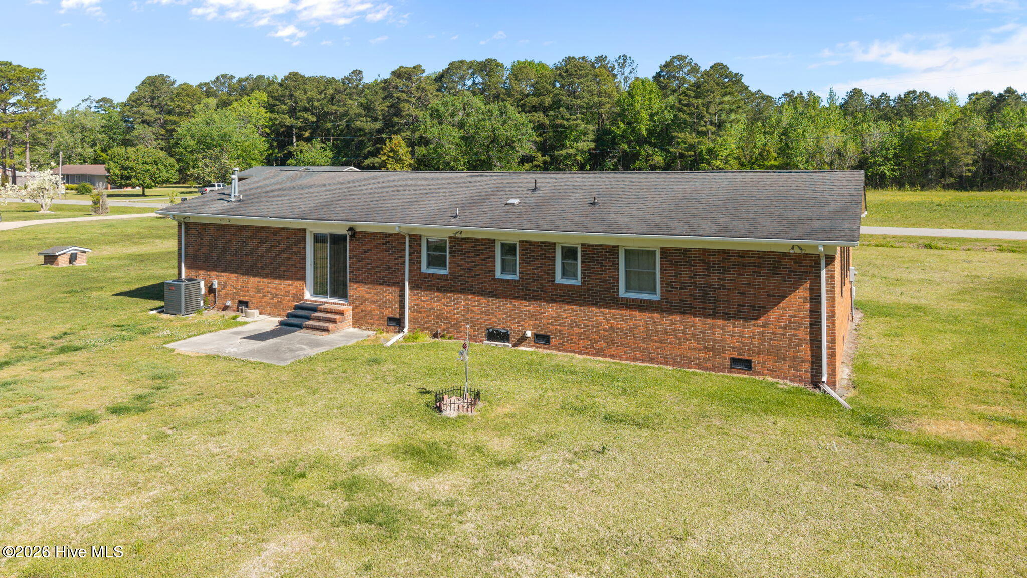 420 Aberdeen Drive Property Photo 4