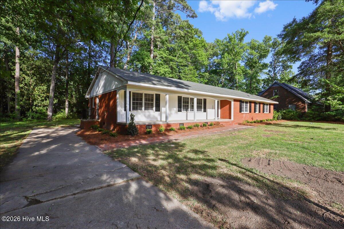 1907 Sedgefield Drive Property Photo 3